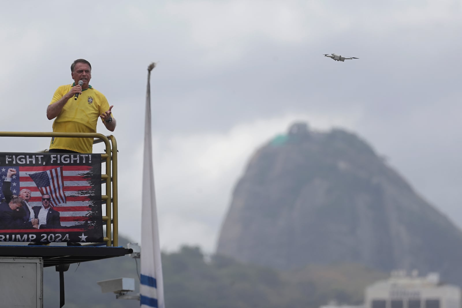 Former President Jair Bolsonaro holds a rally on Copacabana Beach in support of a proposed bill to grant amnesty to those arrested for storming government buildings in an alleged coup attempt in 2023, in Rio de Janeiro, Sunday, March 16, 2025. (AP Photo/Bruna Prado)