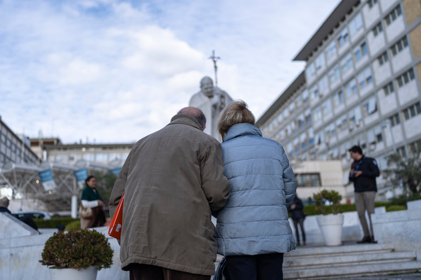 Faithful pray outside Agostino Gemelli Polyclinic, in Rome, Friday, Feb. 28, 2025 where Pope Francis has been hospitalized since Friday, Feb. 14. (AP Photo/Mosa'ab Elshamy)