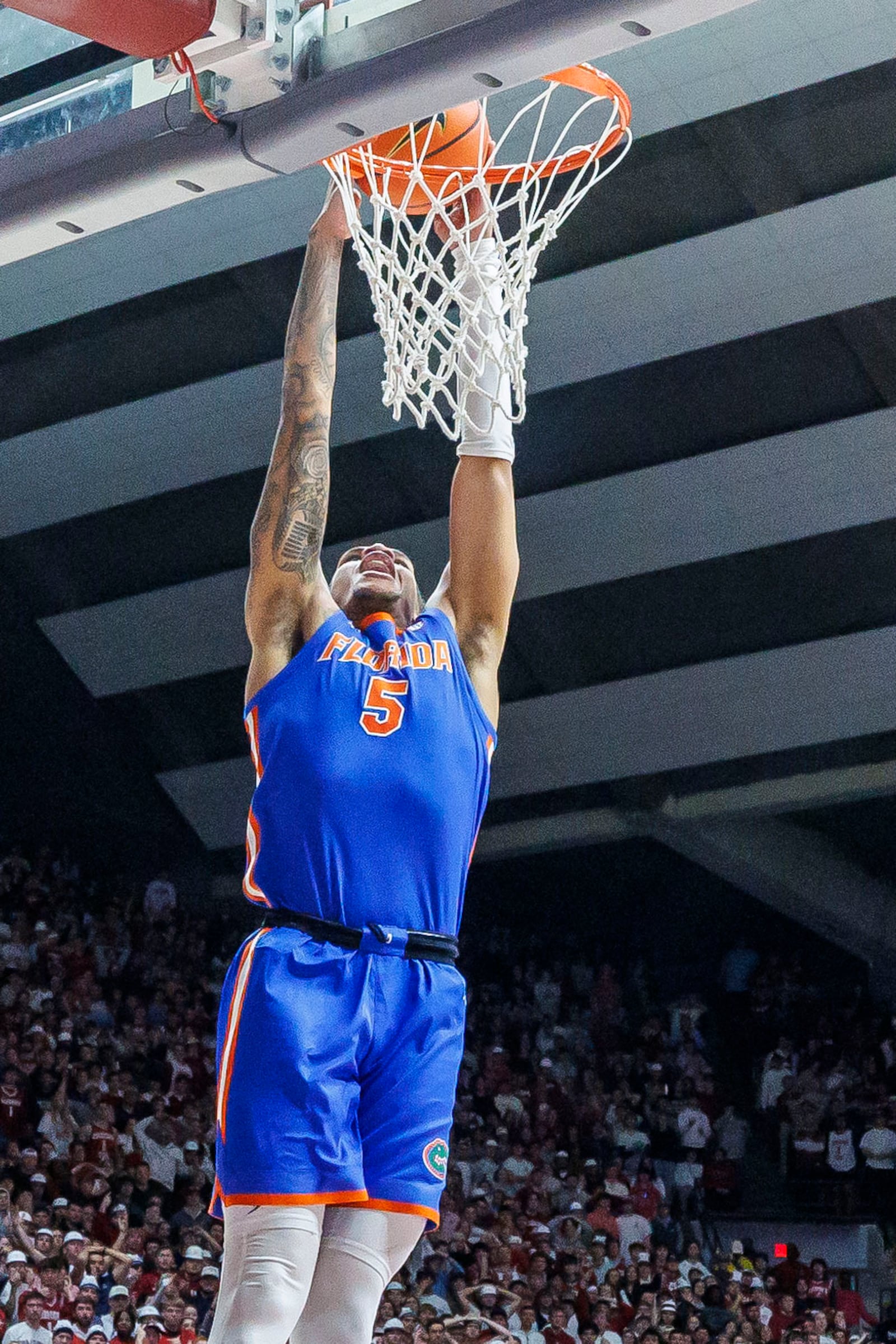 Florida guard Will Richard (5) dunks the ball against Alabama during the first half of an NCAA college basketball game, Wednesday, March 5, 2025, in Tuscaloosa, Ala. (AP Photo/Vasha Hunt)