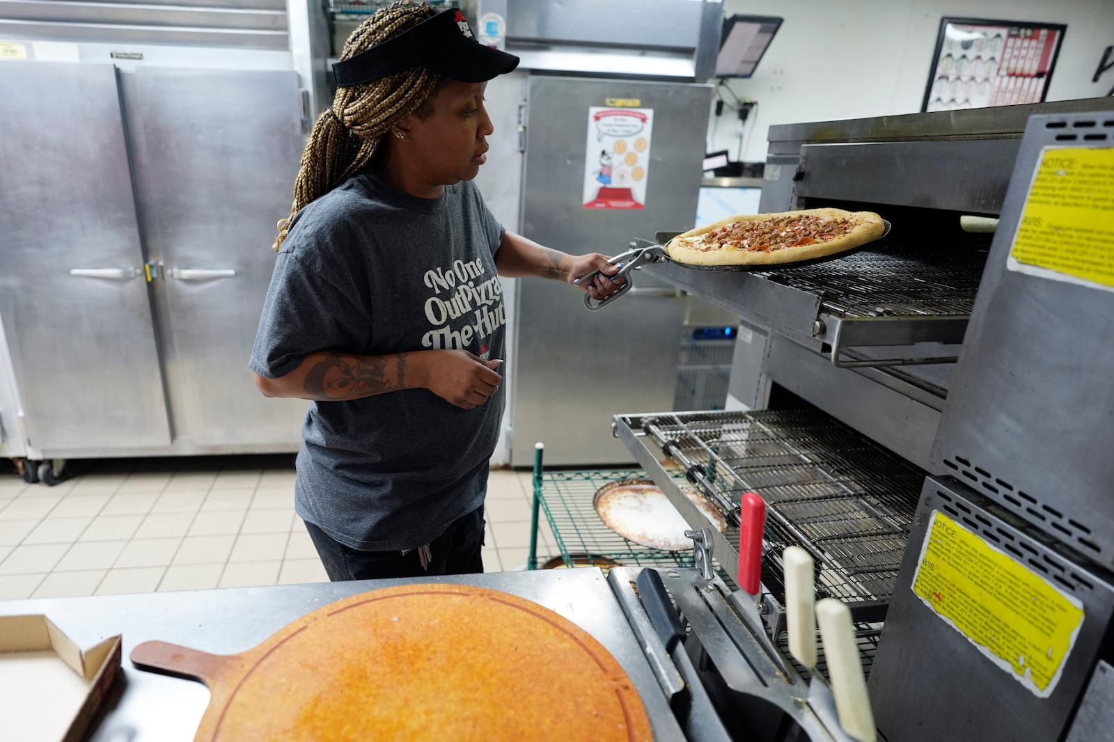 TiAnna Yeldell, a 44-year-old single mom of three, works in the kitchen at Pizza Hut, Thursday, Nov. 14, 2024, in Missouri City, Texas. (AP Photo/Eric Gay)