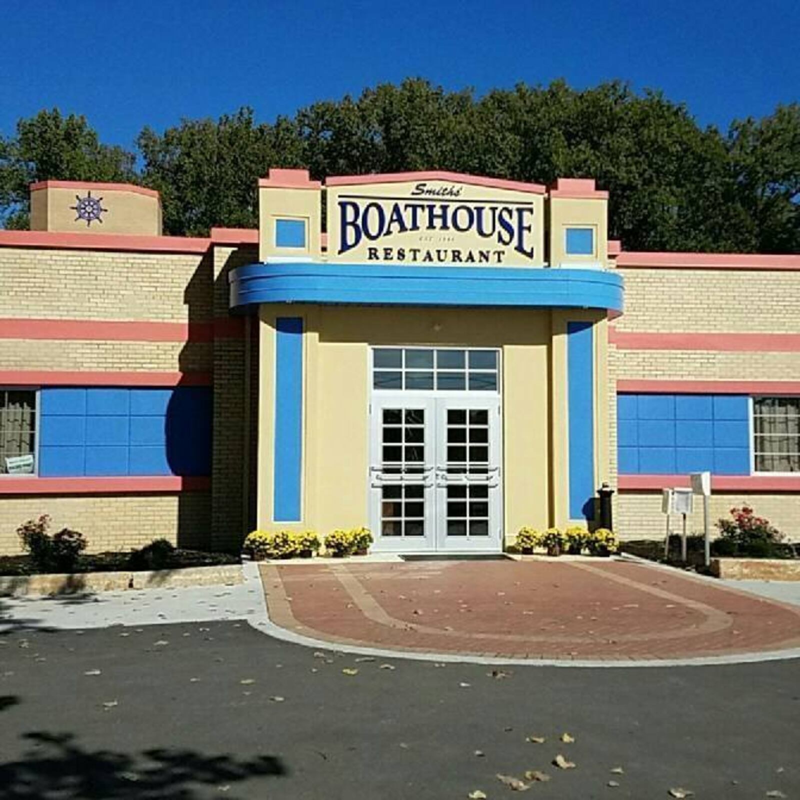 Smiths’ Boathouse Restaurant is scheduled to open tomorrow, Nov. 1, in Troy. Photo from Smiths’ Boathouse Restaurant Facebook page