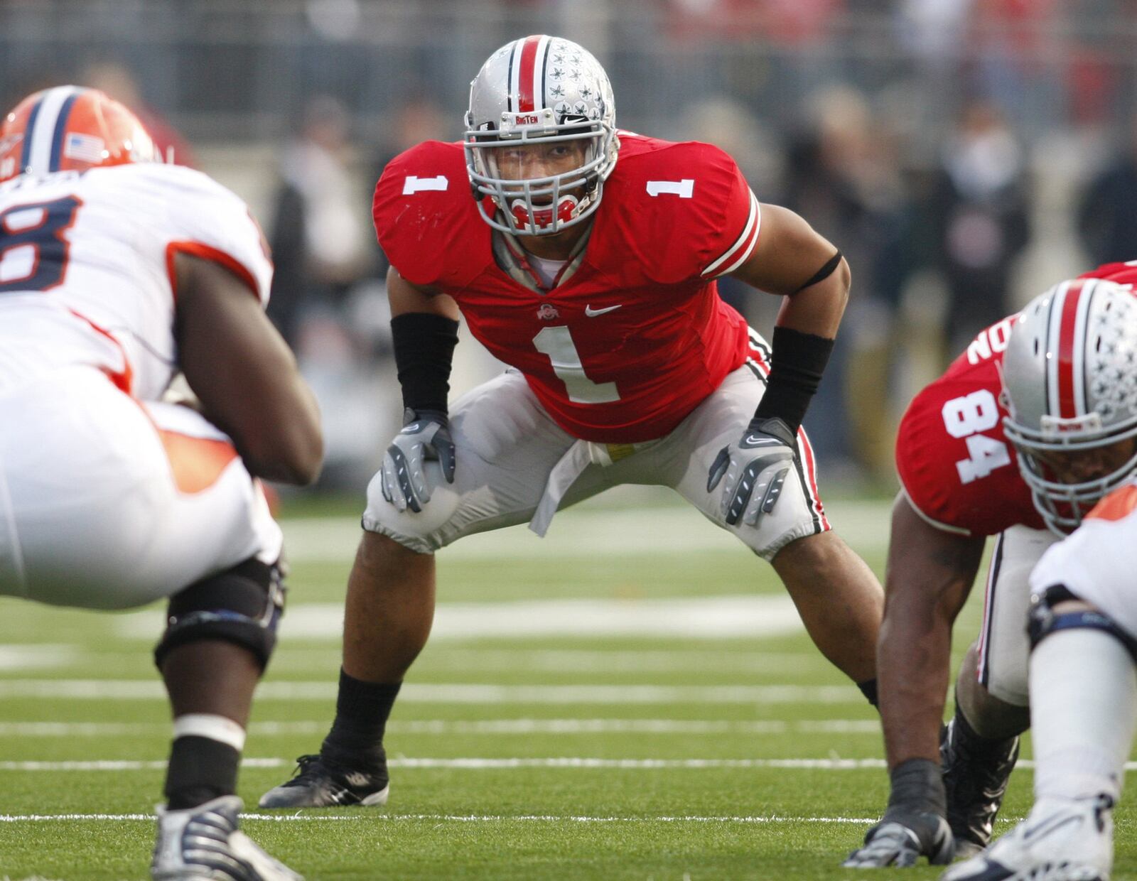 10 Nov 07 Photo by Ron Alvey. Marcus Freeman, an Ohio State linebacker and Wayne High School grad, lines up against Illionis.