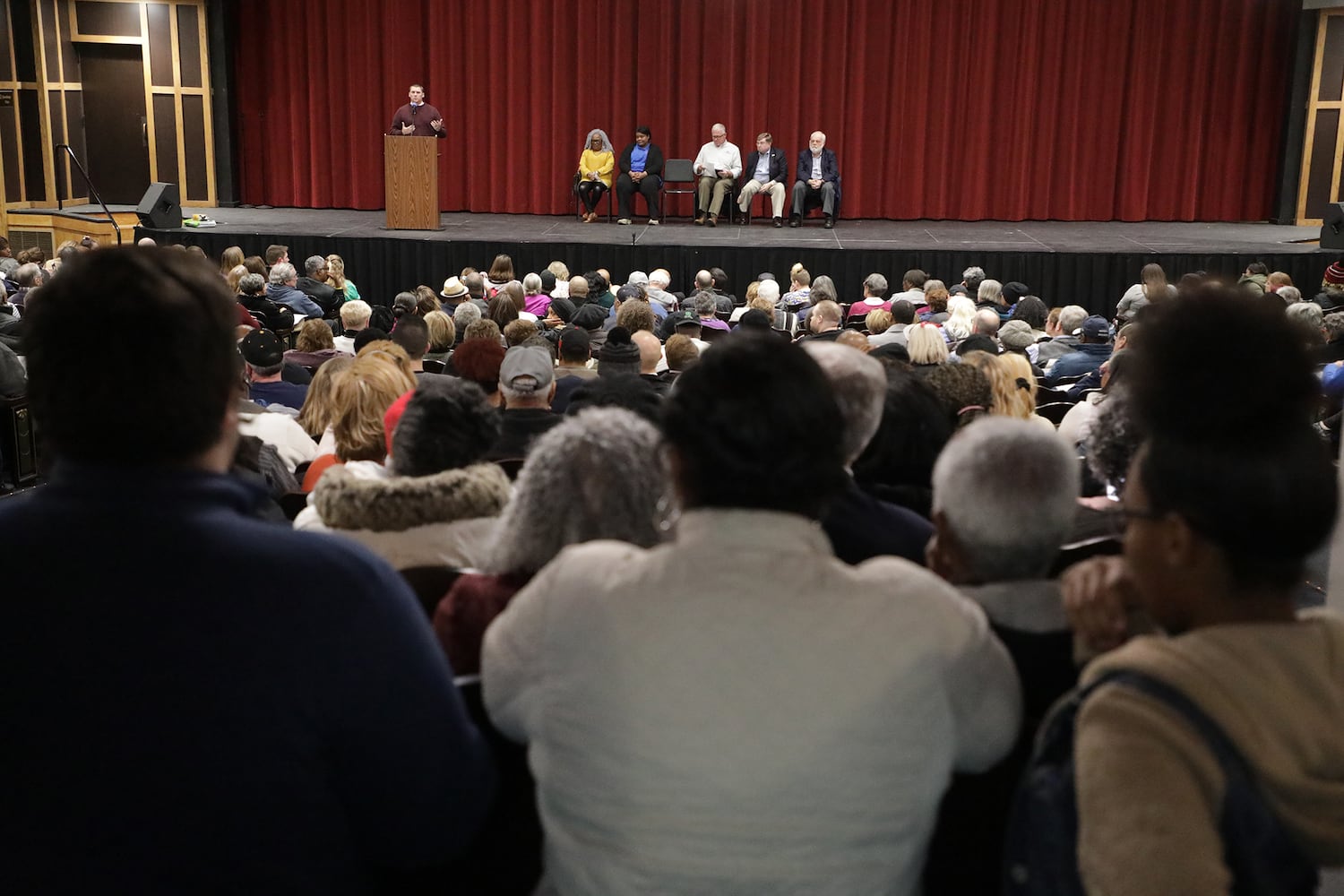 PHOTOS: Community Forum to Discuss Kroger Leaving