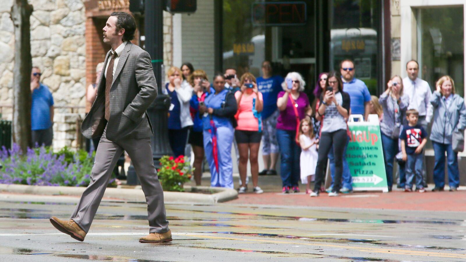 Casey Affleck and others film a scene in Hamilton for the Robert Redford movie The Old Man and the Gun, Thursday, Apr. 27, 2017. GREG LYNCH / STAFF