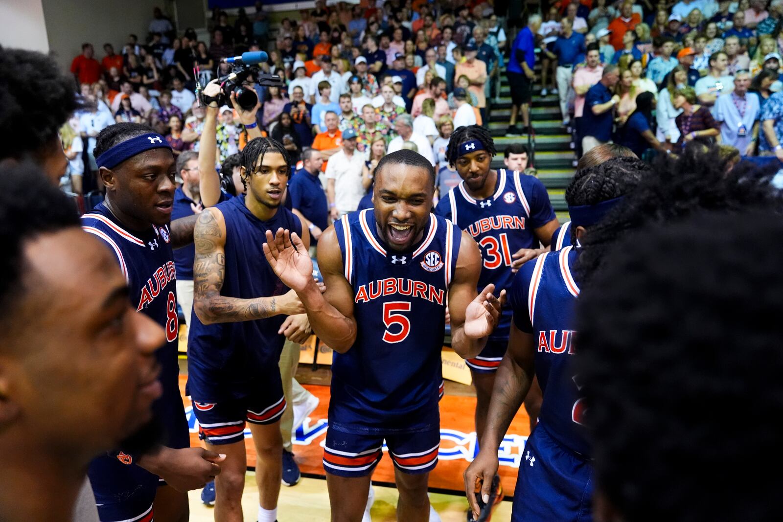 Auburn forward Chris Moore (5) huddles with teammates before an NCAA college basketball game against North Carolina at the Maui Invitational Tuesday, Nov. 26, 2024, in Lahaina, Hawaii. (AP Photo/Lindsey Wasson)