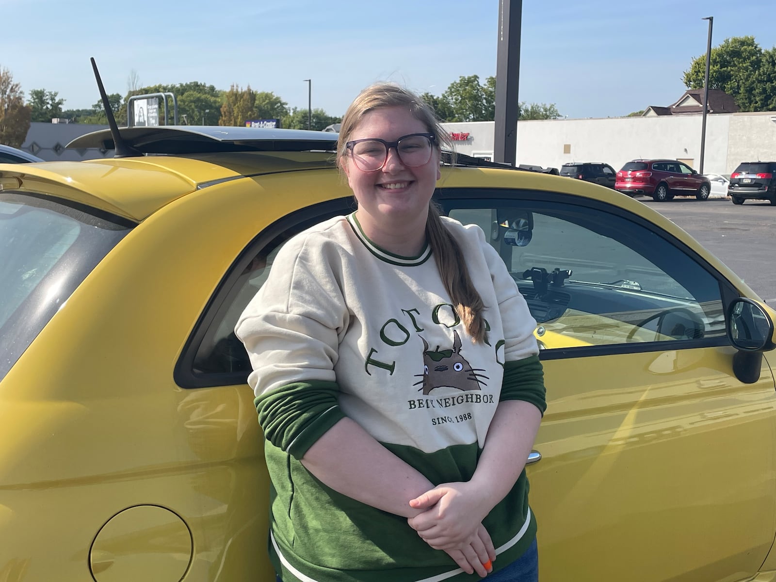 Madison Barney leans against her car at the Groceryland in Springfield to talk to a reporter about Springfield’s recent spotlight in national news for claims about Haitian immigrants. SYDNEY DAWES/REPORTER