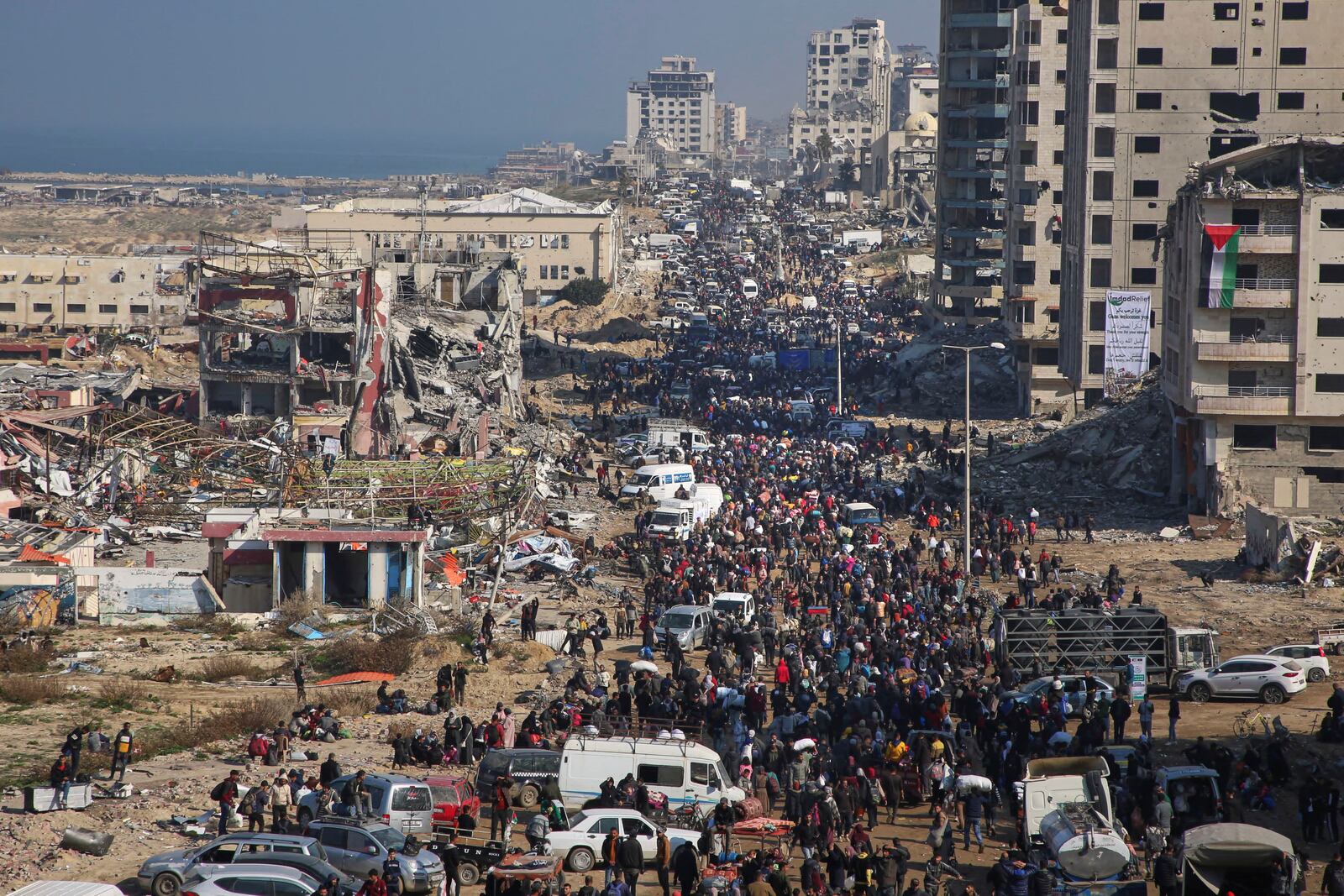 Displaced Palestinians return to their homes in the northern Gaza Strip, following Israel's decision to allow thousands of them to go back for the first time since the early weeks of the 15-month war with Hamas, Monday, Jan. 27, 2025. (AP Photo/Abed Hajjar)