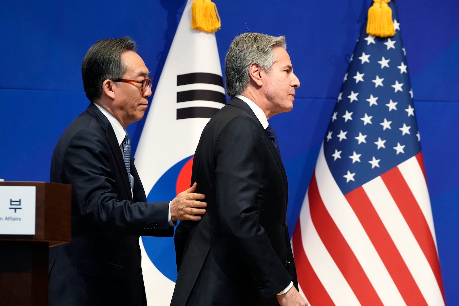 U.S. Secretary of State Antony Blinken, right, is escorted by South Korean Foreign Minister Cho Tae-yul, left, after a joint press conference following their meeting at the Foreign Ministry in Seoul, South Korea, Monday, Jan. 6, 2025. (AP Photo/Lee Jin-man, Pool)