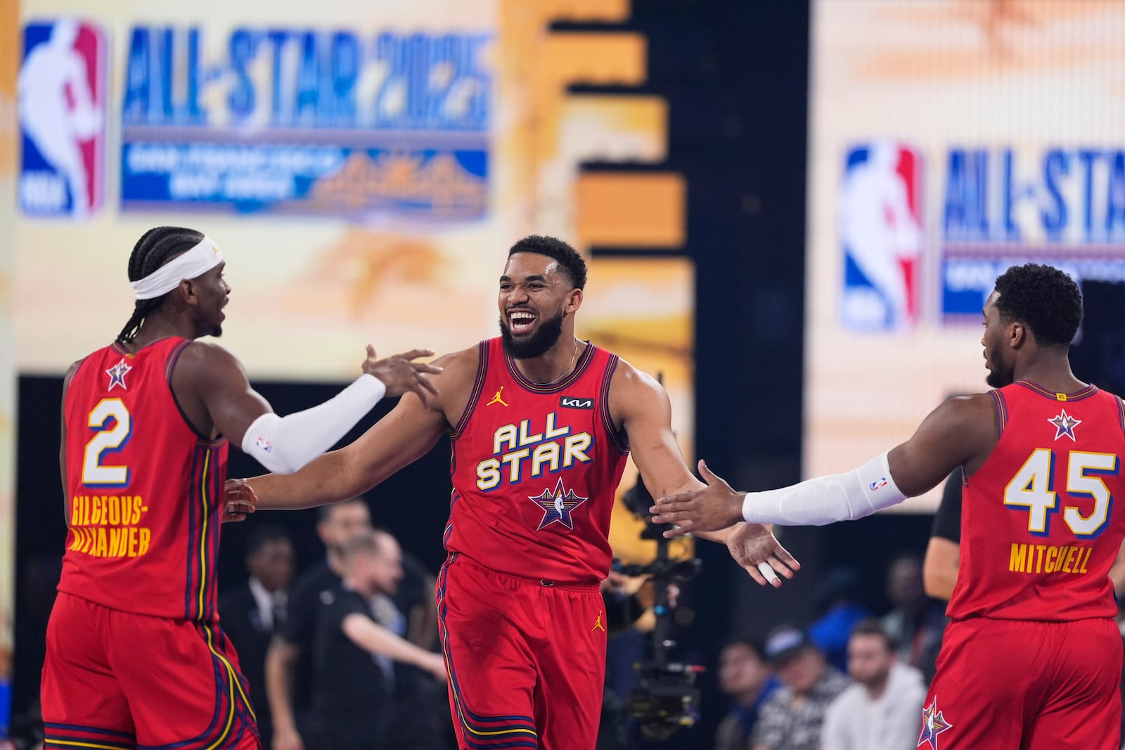 New York Knicks center Karl-Anthony Towns, center, celebrates with Oklahoma City Thunder guard Shai Gilgeous-Alexander and Cleveland Cavaliers guard Donovan Mitchell during the NBA All-Star basketball game Sunday, Feb. 16, 2025, in San Francisco. (AP Photo/Godofredo A. Vásquez)