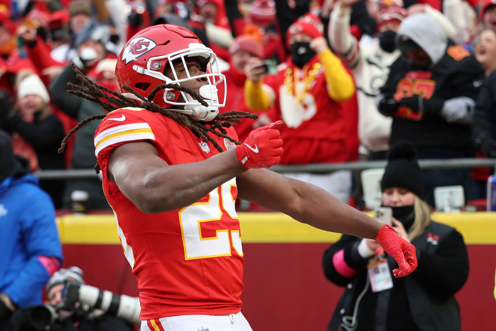 Kansas City Chiefs running back Kareem Hunt celebrates after scoring during the first half of an NFL football AFC divisional playoff game against the Houston Texans Saturday, Jan. 18, 2025, in Kansas City, Mo. (AP Photo/Travis Heying)