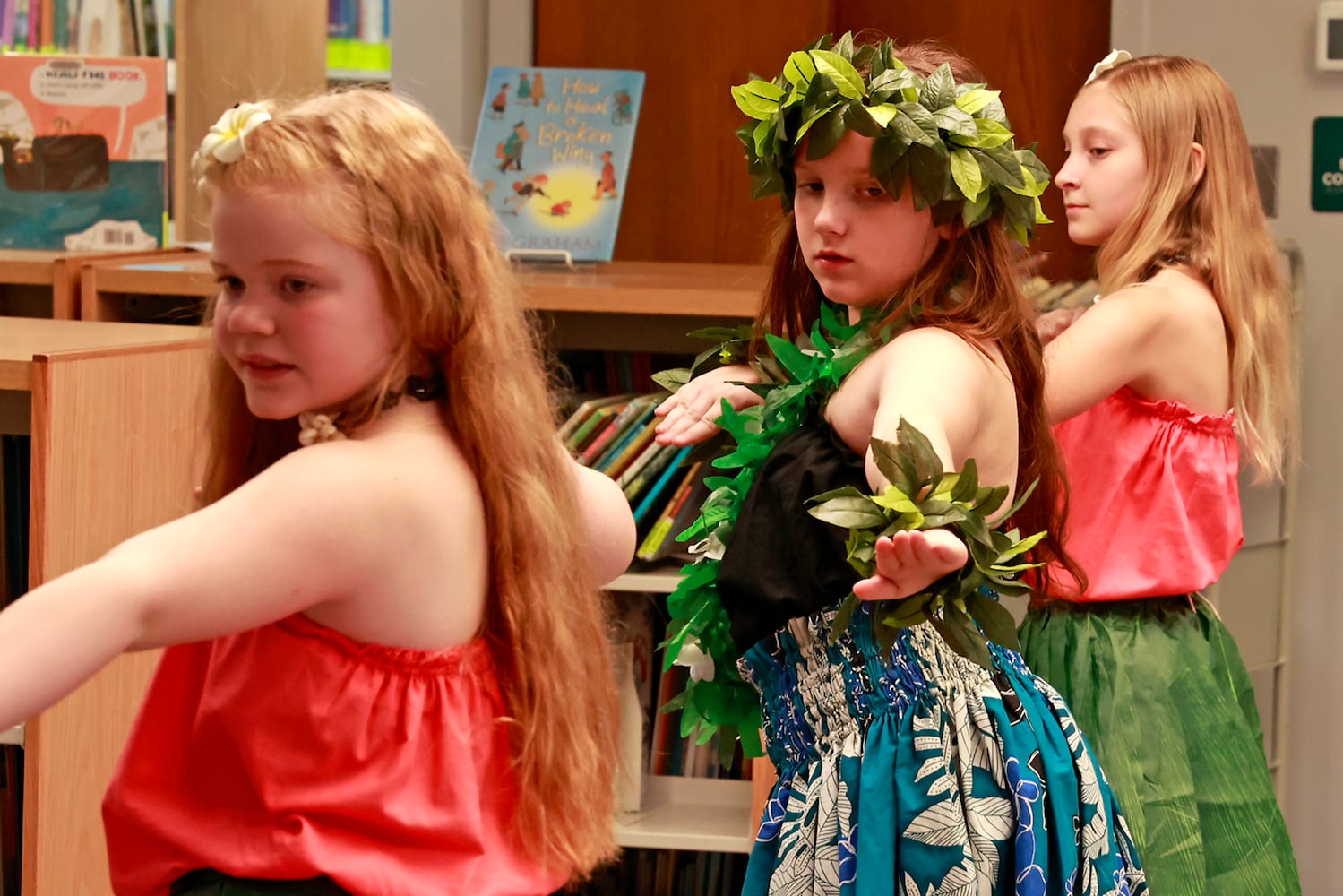 Polynesian Dancers SNS