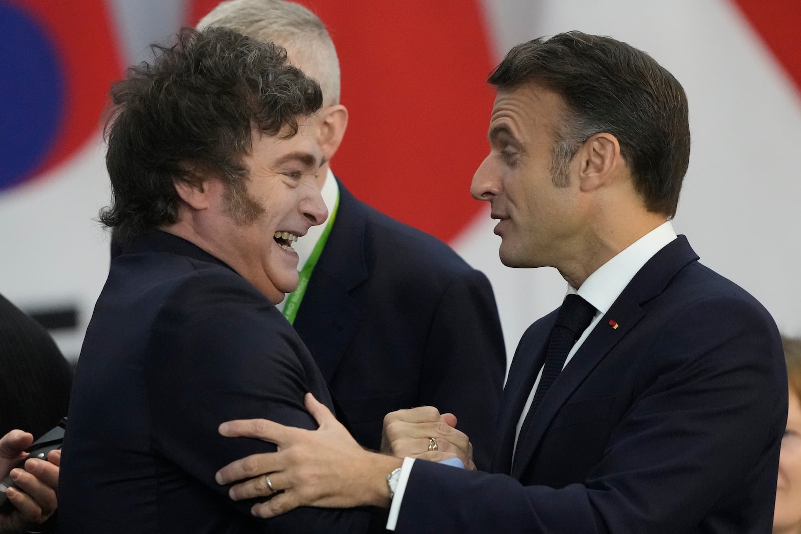 Argentina's President Javier Milei, left, and France's President Emmanuel Macron greet during the G20 Summit leaders meeting in Rio de Janeiro, Monday, Nov. 18, 2024. (AP Photo/Eraldo Peres)