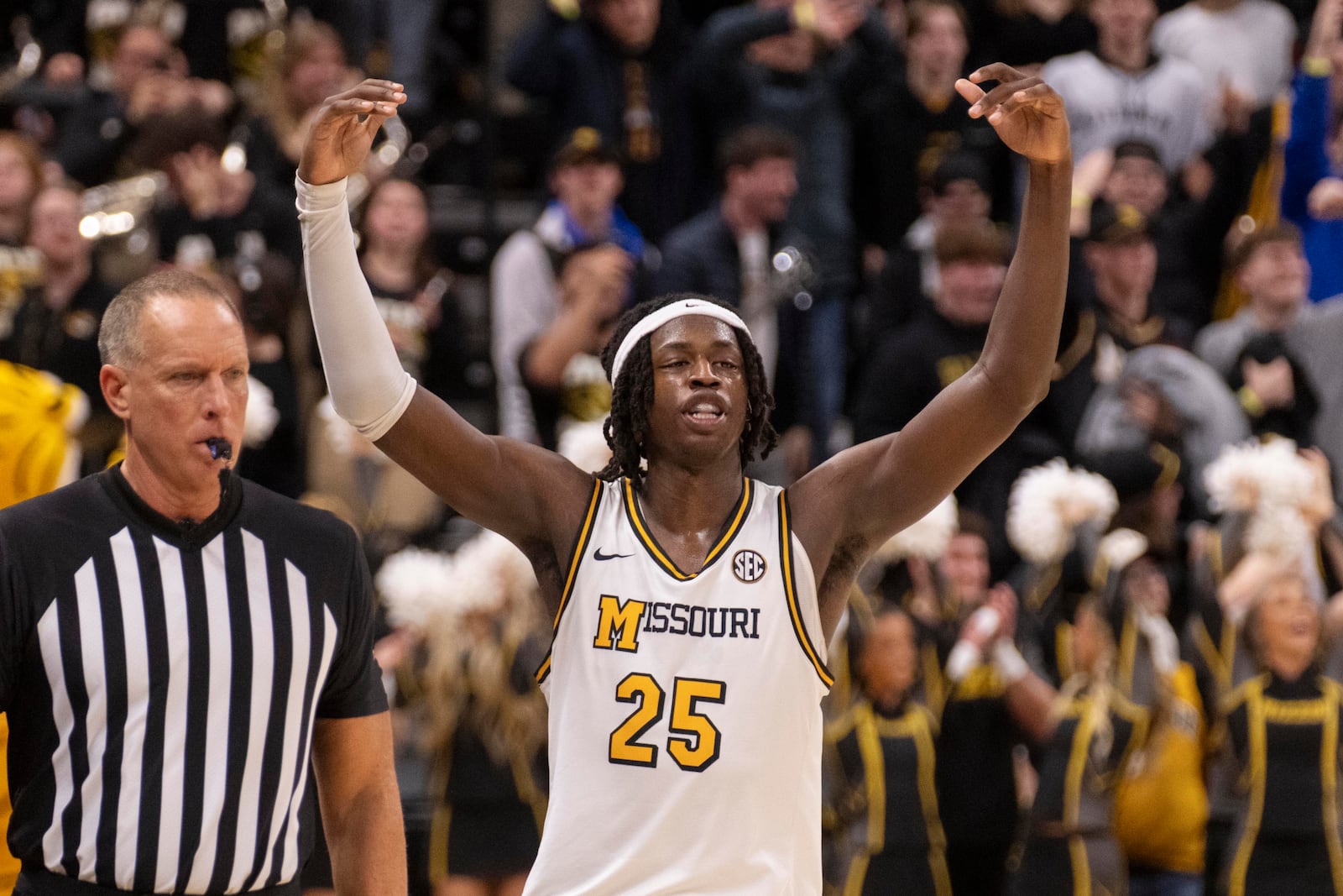 Missouri's Mark Mitchell (25) celebrates a basket during the second half of an NCAA college basketball game against Alabama, Wednesday, Feb. 19, 2025, in Columbia, Mo. (AP Photo/L.G. Patterson)