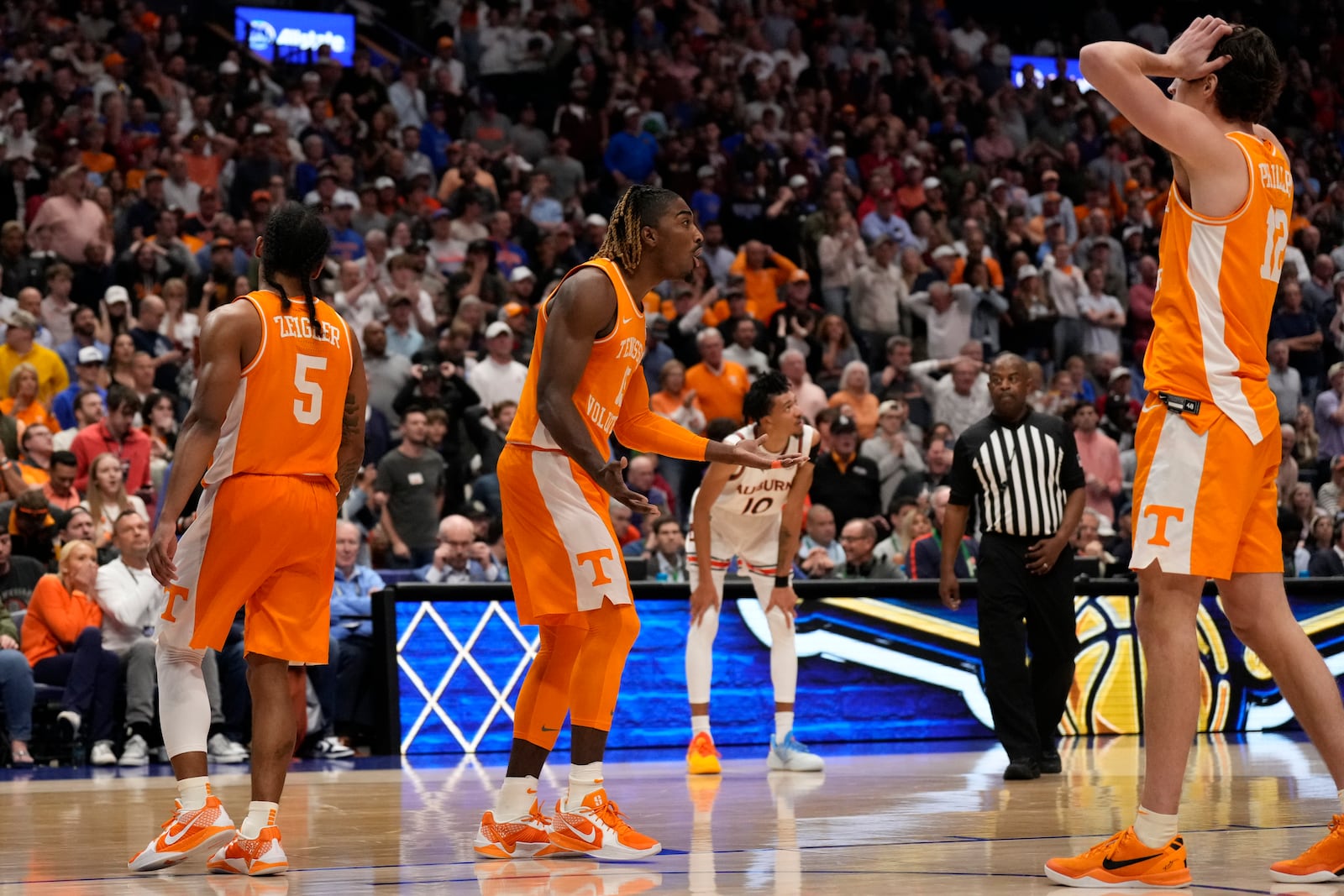 Tennessee players react during the second the second half of an NCAA college basketball game against Auburn in the semifinal round of the Southeastern Conference tournament, Saturday, March 15, 2025, in Nashville, Tenn. (AP Photo/George Walker IV)