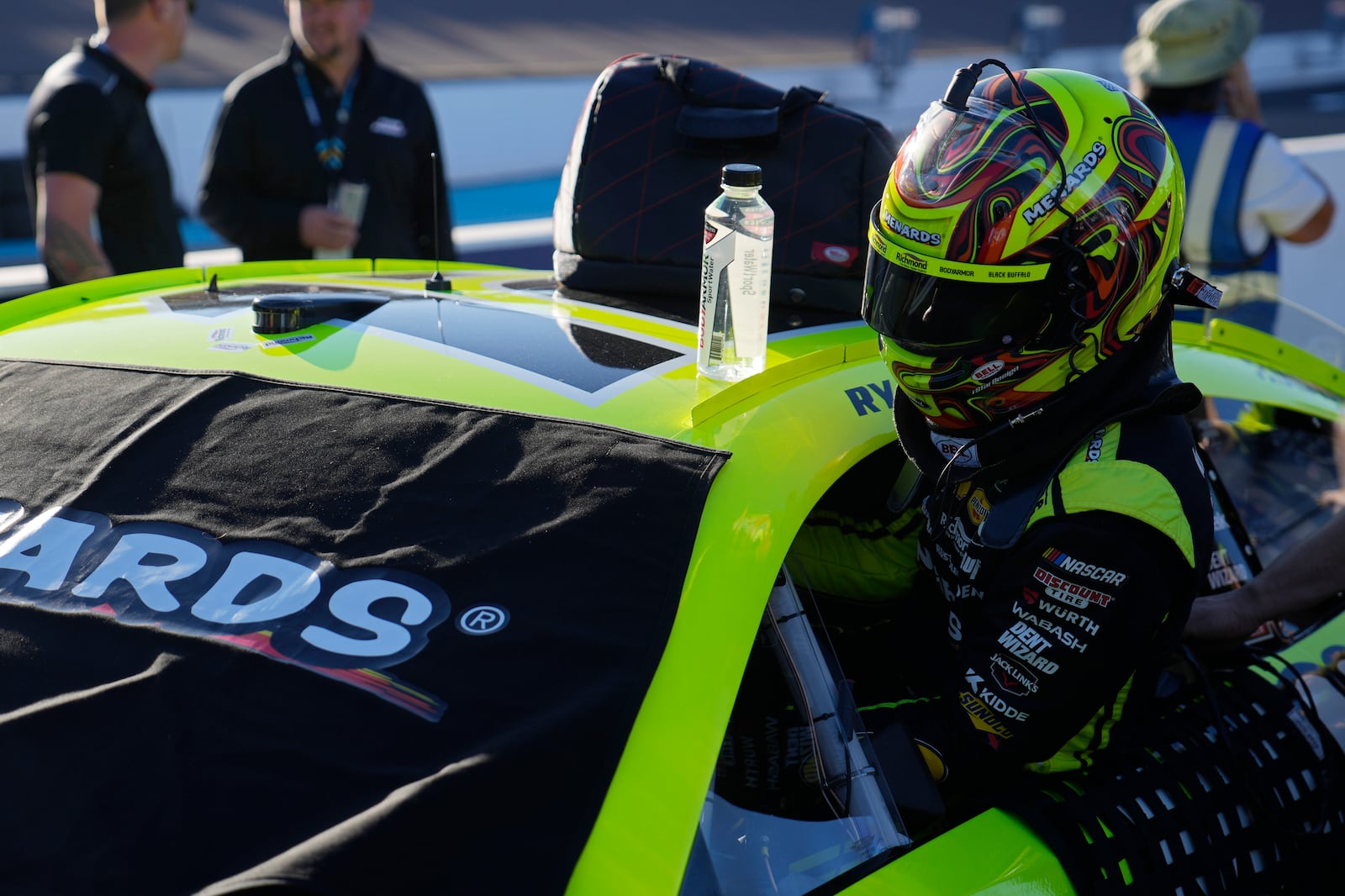 Ryan Blaney gets into his car during qualifying for a NASCAR Cup Series Championship auto race, Saturday, Nov. 9, 2024, in Avondale, Ariz. (AP Photo/John Locher)