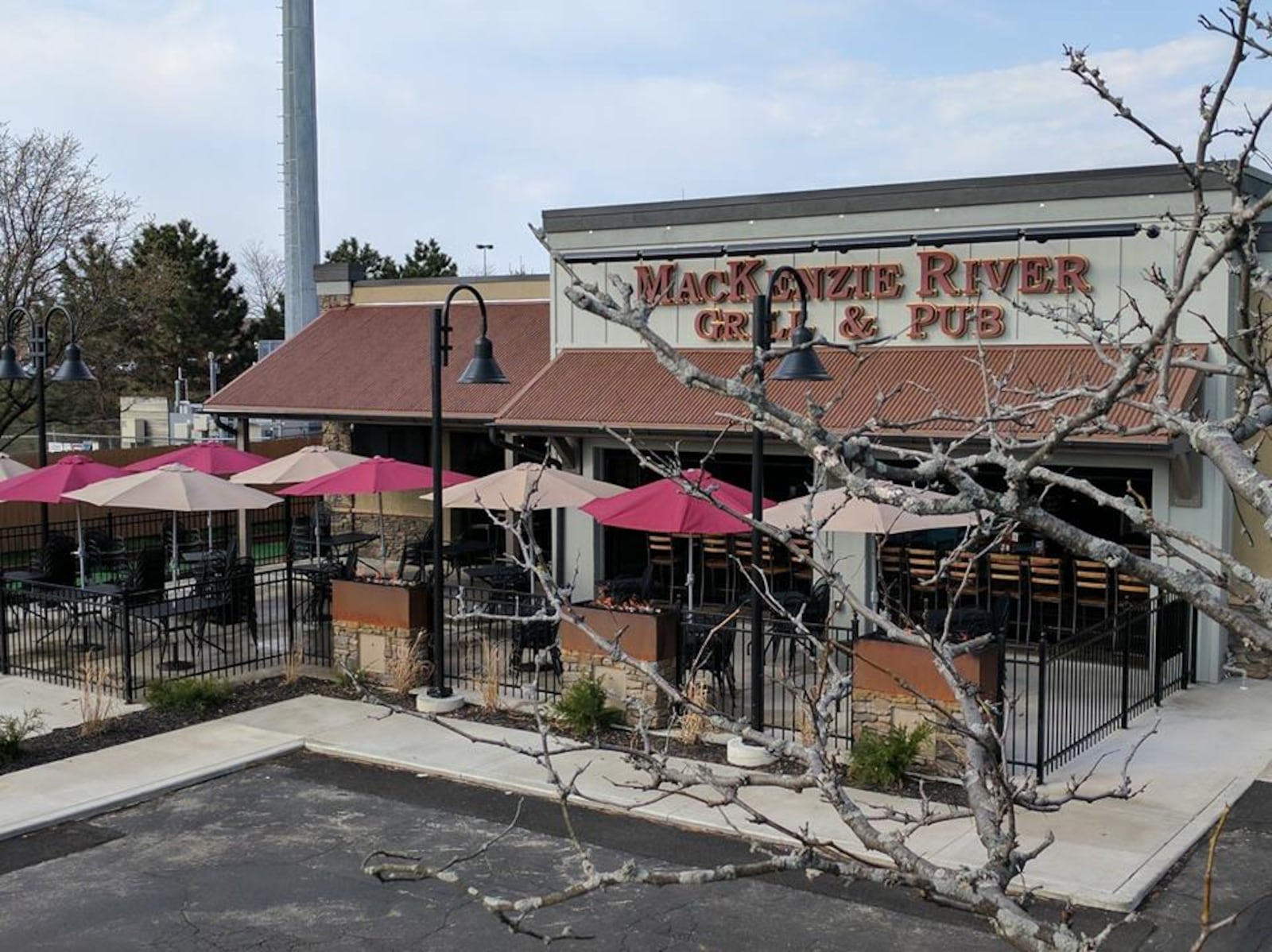 MacKenzie River Pizza Grill Pub will open Monday at the Mall at Fairfield Commons. This photo shows the MacKenzie River restaurant that opened earlier this year at the Polaris Center in Columbus. FILE