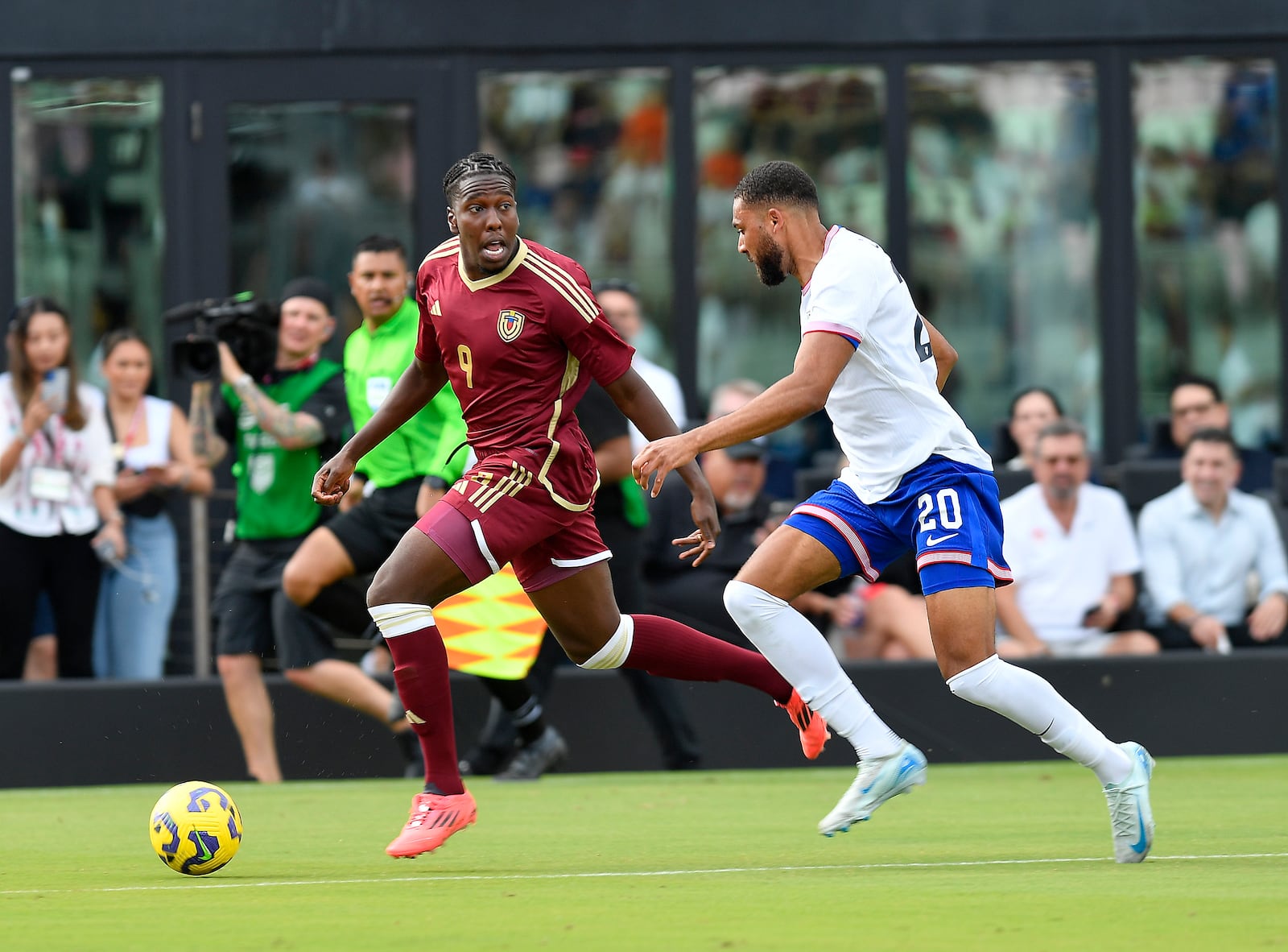 Venezuela forward Jan Hurtado (9) races ahead of United States defender George Campbell (20) during the first half of an international friendly soccer game, Saturday, Jan 18, 2025, in Fort Lauderdale, Fla. (AP Photo/Michael Laughlin)