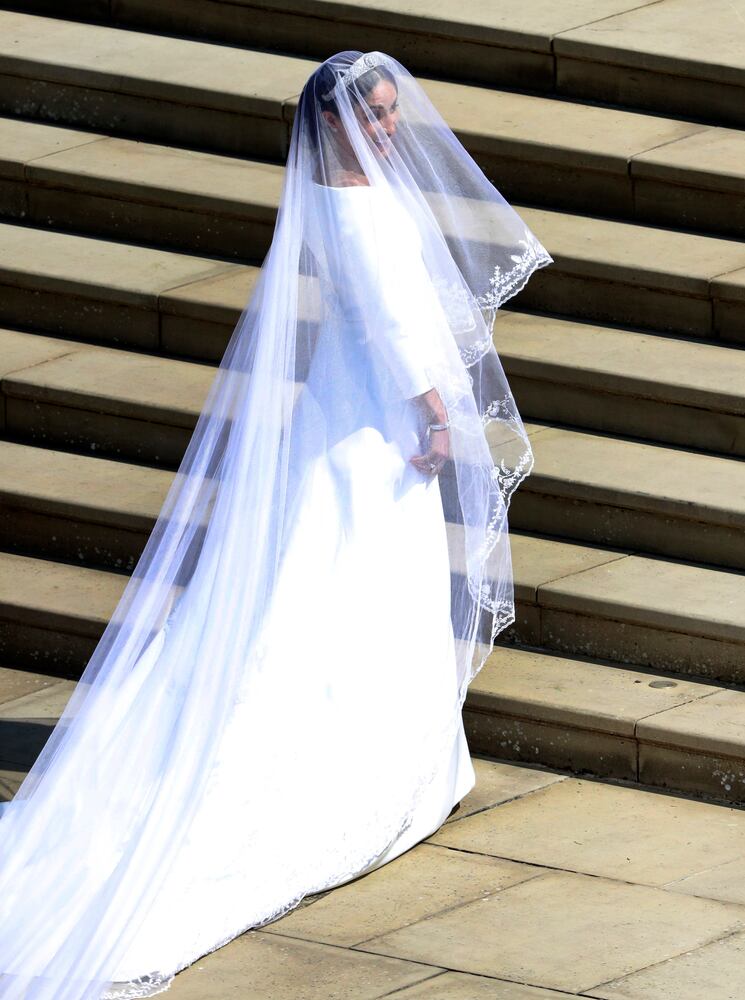 Photos: Meghan Markle’s wedding dress stuns at royal wedding