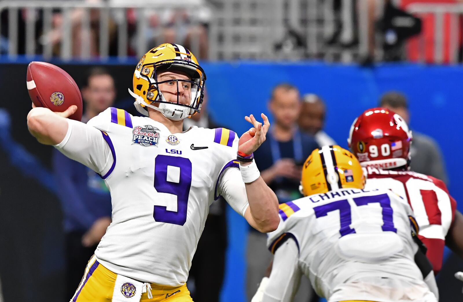 December 28, 2019 Atlanta - LSU quarterback Joe Burrow (9) gets off a pass n the first half of the Chick-fil-A Peach Bowl at Mercedes-Benz Stadium on Saturday, December 28, 2019. (Hyosub Shin / Hyosub.Shin@ajc.com)