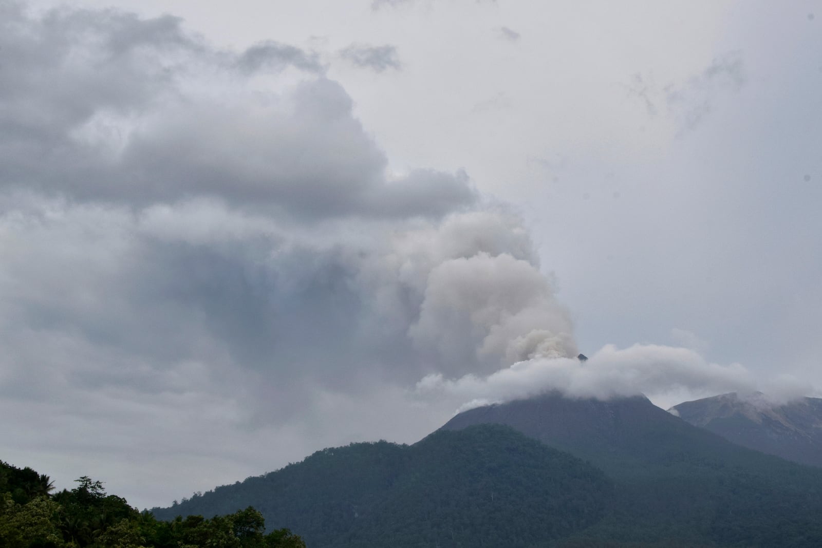 FILE - Mount Lewotobi Laki-Laki spews volcanic materials from its crater during an eruption in East Flores, Indonesia, Sunday, Jan. 14, 2024. (AP Photo/Andre Kriting, File)