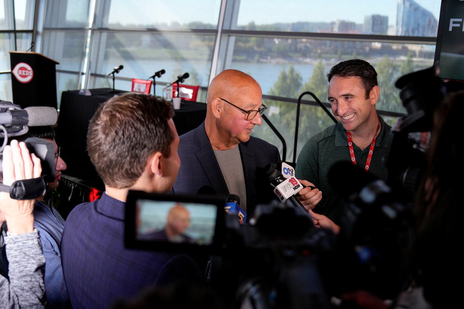 Cincinnati Reds new manager Terry Francona, center, speaks with members of the press following an introductory press conference at Great American Ball Park in Cincinnati Monday, Oct. 7, 2024. (AP Photo/Jeff Dean)