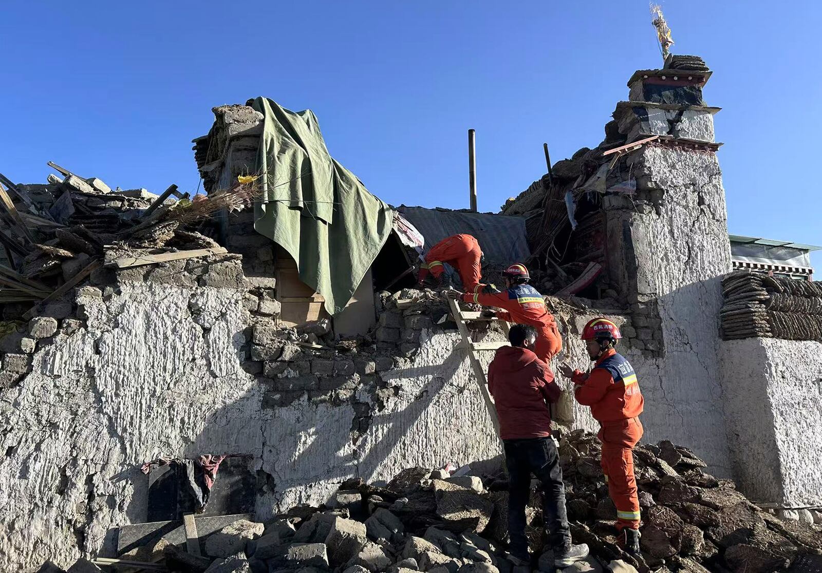 In this photo released by Xinhua News Agency, rescue workers search for survivors in the aftermath of an earthquake in Changsuo Township of Dingri in Xigaze, southwestern China's Tibet Autonomous Region on Tuesday, Jan. 7, 2025. (Xinhua via AP)