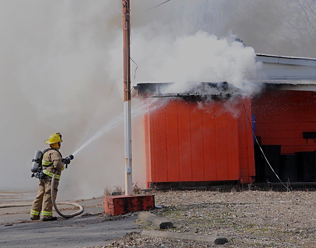 Crews fight fire at abandoned fire sprinkler business