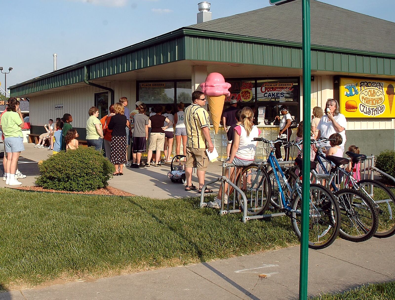 JD’s Old Fashioned Frozen Custard is located at 322 Union Blvd. in Englewood. SUBMITTED