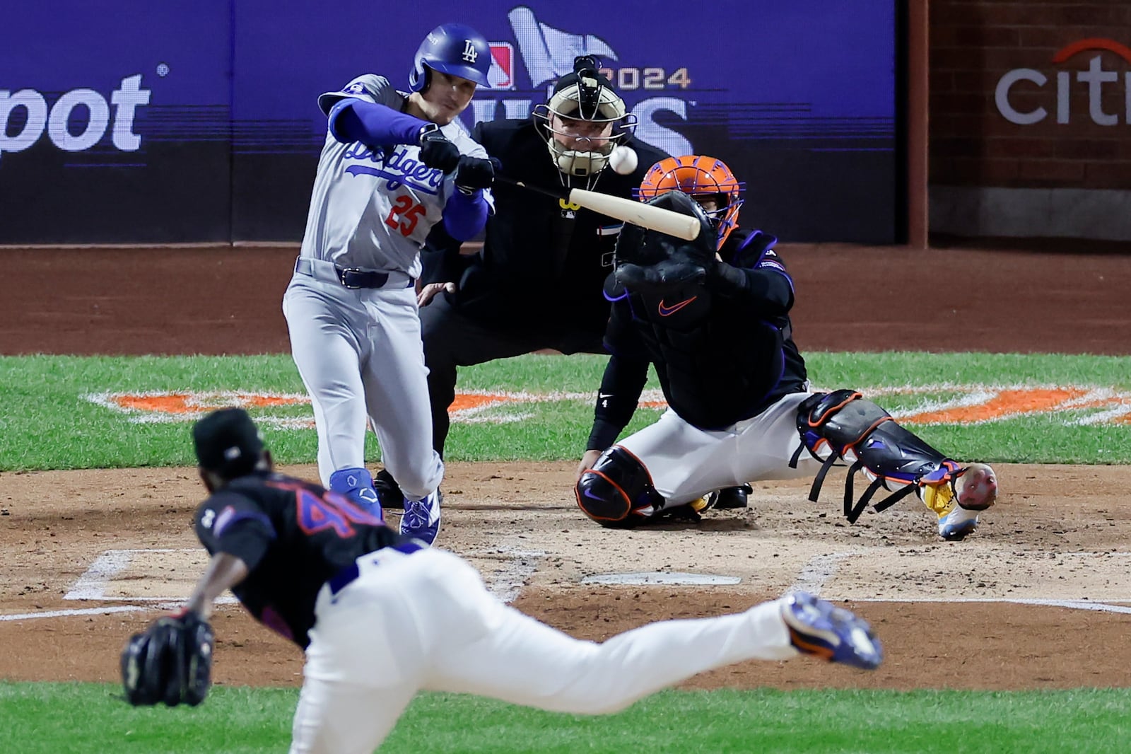 Los Angeles Dodgers' Tommy Edman hits a sacrifice fly during the second inning in Game 3 of a baseball NL Championship Series against the New York Mets, Wednesday, Oct. 16, 2024, in New York. (AP Photo/Adam Hunger)