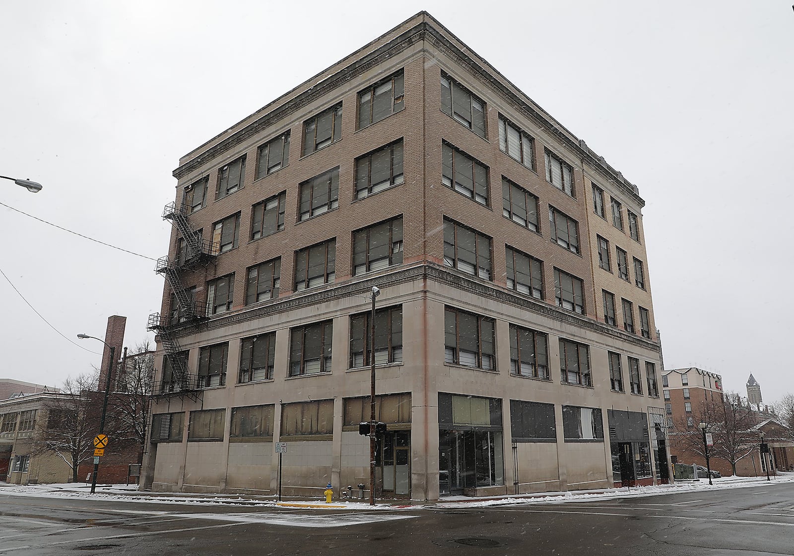 The Turner Foundation and Dillin LLC is working on a plan to renovate and put in apartments in a historic downtown Springfield building. BILL LACKEY/STAFF