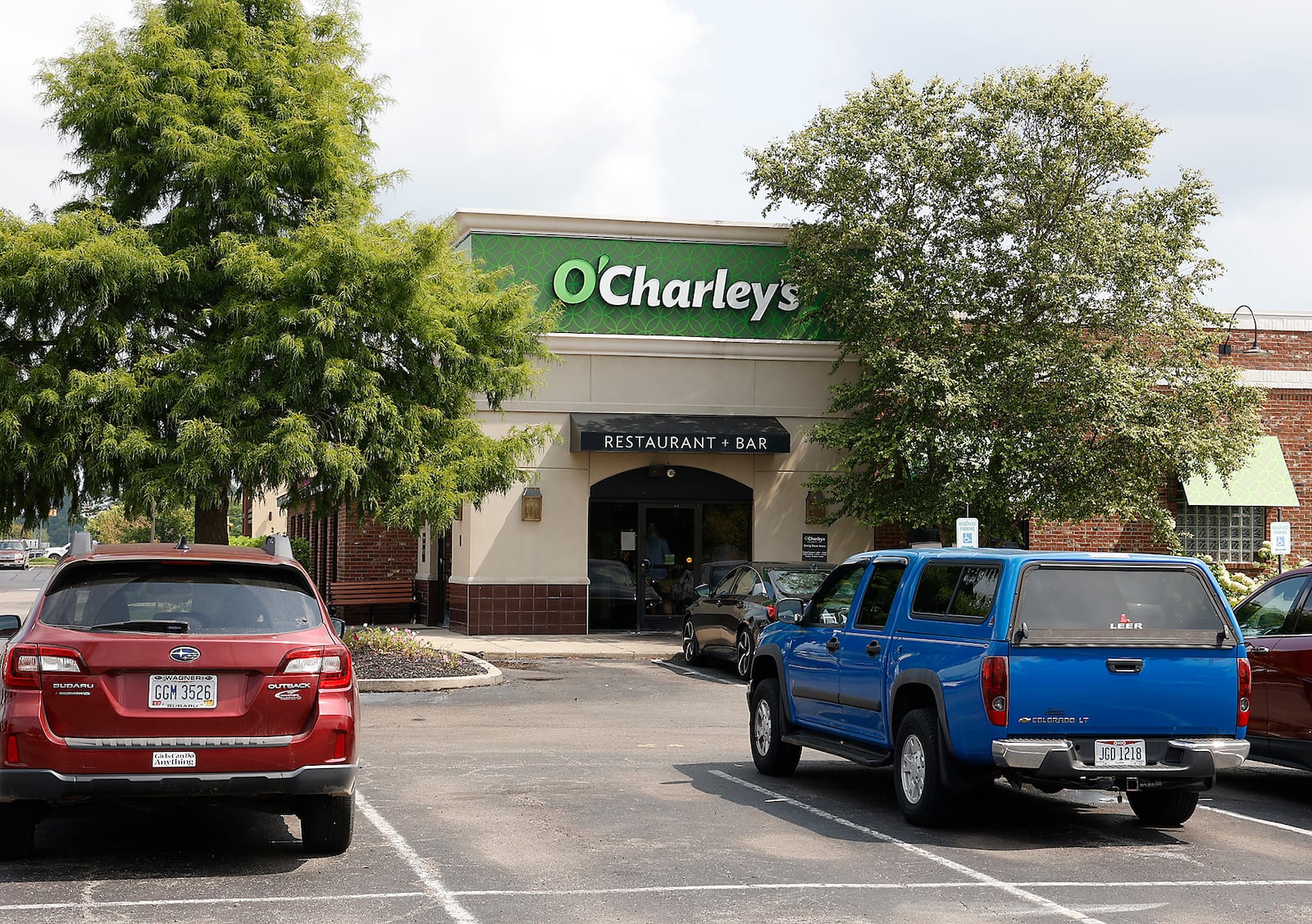 While two O'Charley's restaurants in the Dayton area have closed, the O'Charley's on North Bechtle Avenue in Springfield remains open Monday, August 21, 2023. BILL LACKEY/STAFF