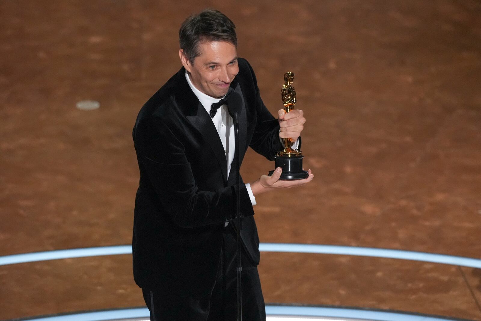 Sean Baker accepts the award for best original screenplay for "Anora" during the Oscars on Sunday, March 2, 2025, at the Dolby Theatre in Los Angeles. (AP Photo/Chris Pizzello)