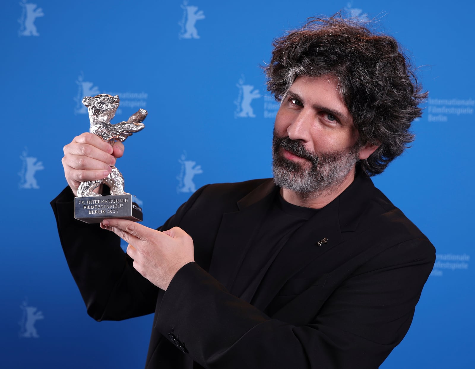 Venezuelan director Ivan Fund poses with the Silver Bear Jury Prize during the winner's photocall at the International Film Festival, Berlinale, in Berlin, Saturday, Feb. 22, 2025. (Ronny Hartmann/Pool via AP)