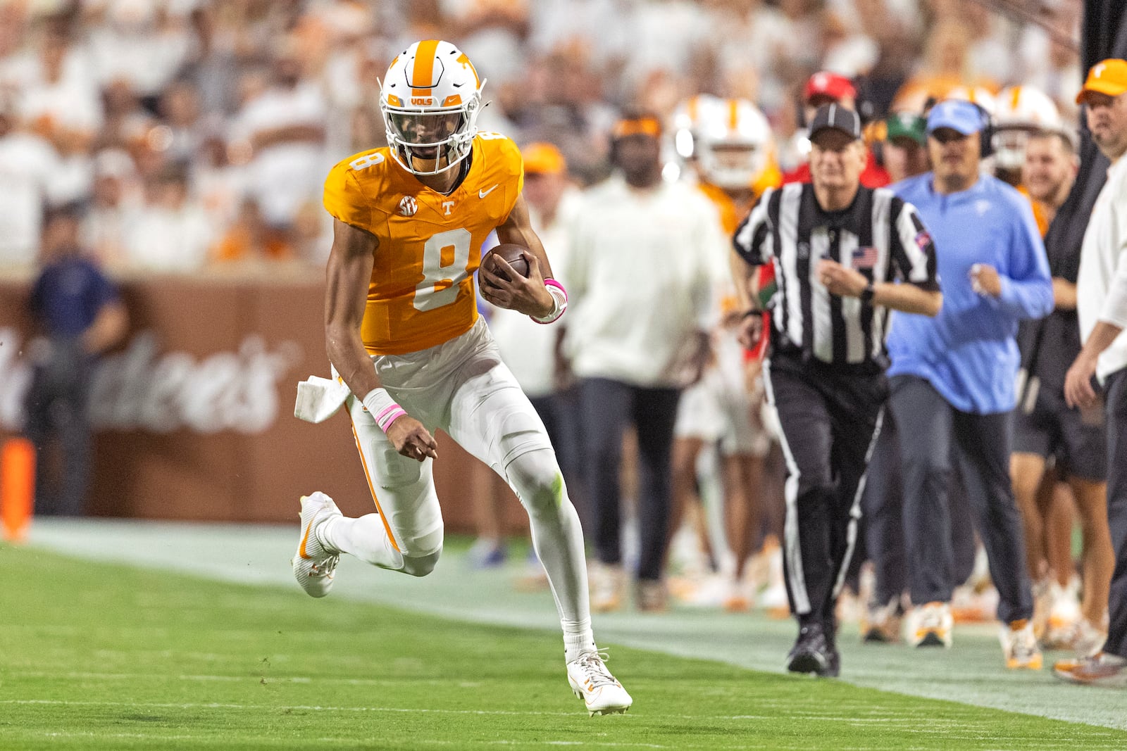 Tennessee quarterback Nico Iamaleava (8) runs for yardage during the first half of an NCAA college football game against Florida, Saturday, Oct. 12, 2024, in Knoxville, Tenn. (AP Photo/Wade Payne)