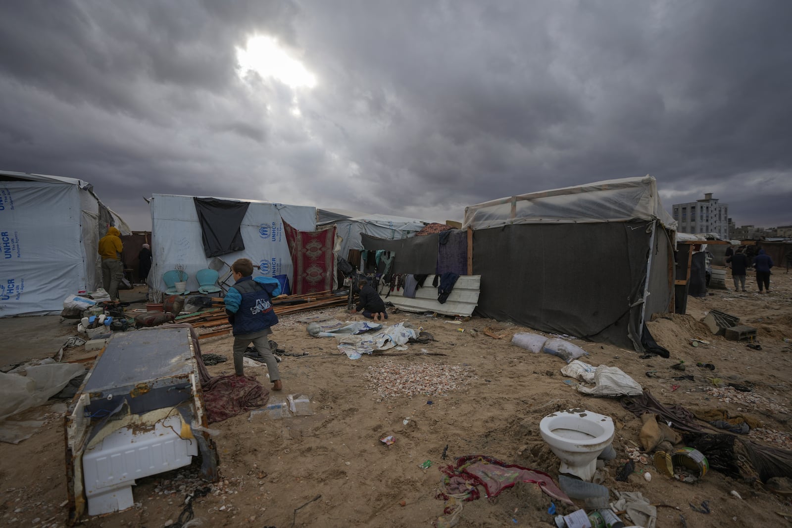 Storm clouds loom over the tents occupied by displaced Palestinians on the beach front in Deir al-Balah, Gaza Strip, Tuesday Nov. 26, 2024. (AP Photo/Abdel Kareem Hana)