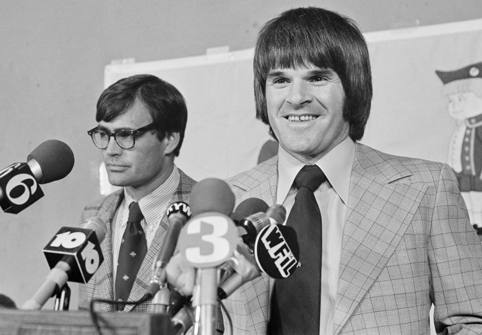 Baseball star Pete Rose, right, tells newsmen that negotiations with Phillies owner Ruly Carpenter, left, were unsuccessful, at a news conference in Philadelphia, Nov. 30, 1978. The free agent wants more money than the Phillies are willing to pay. (AP Photo/Bill Ingraham)