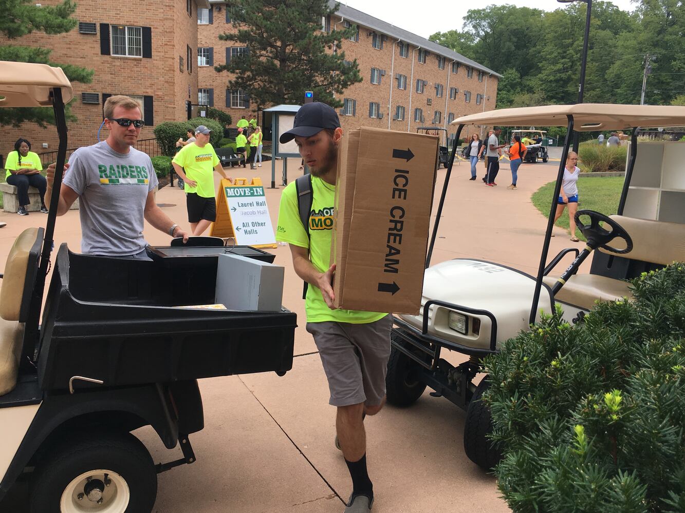 PHOTOS: 900 WSU freshmen move to campus for first time