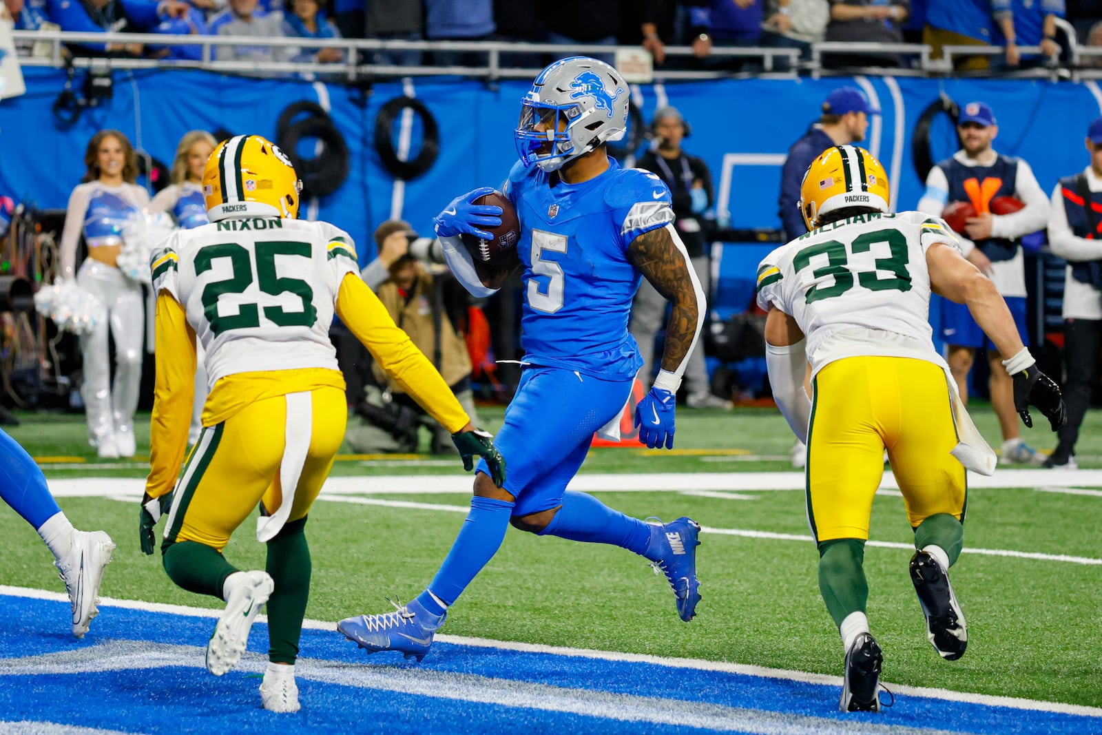 Detroit Lions running back David Montgomery (5) runs in for a touchdown against the Green Bay Packers during the first half of an NFL football game in Detroit, Thursday, Dec. 5, 2024. (AP Photo/Duane Burleson)