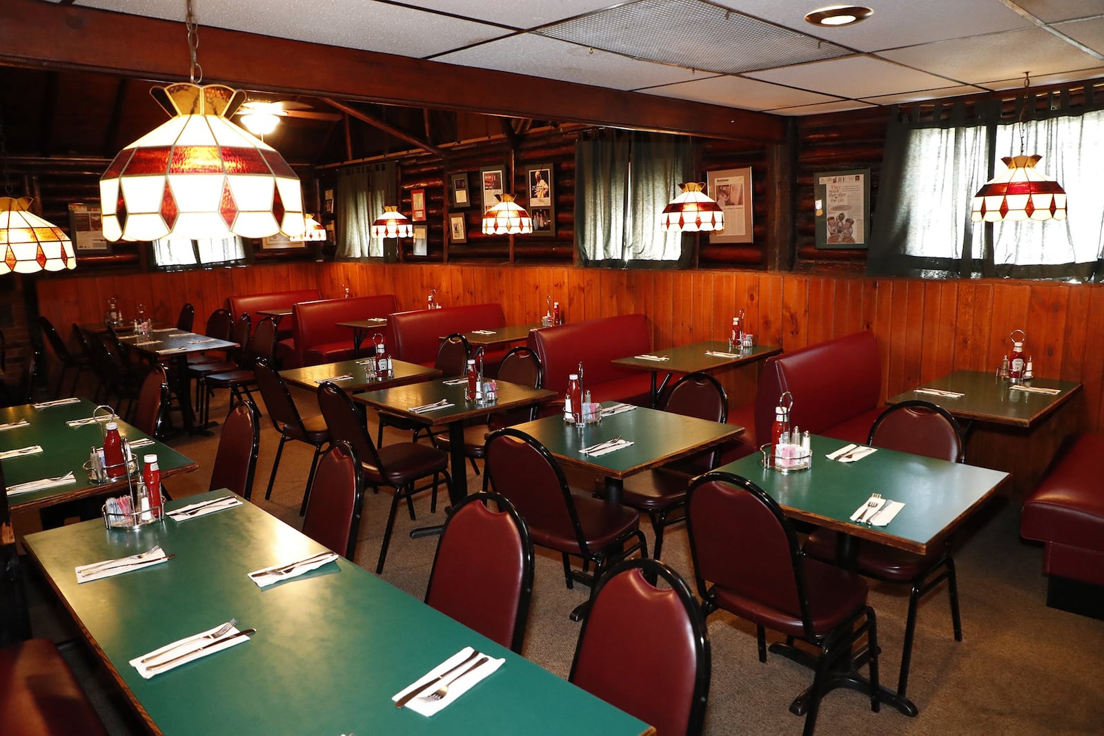 The dinning room at The Hickory Inn. BILL LACKEY/STAFF