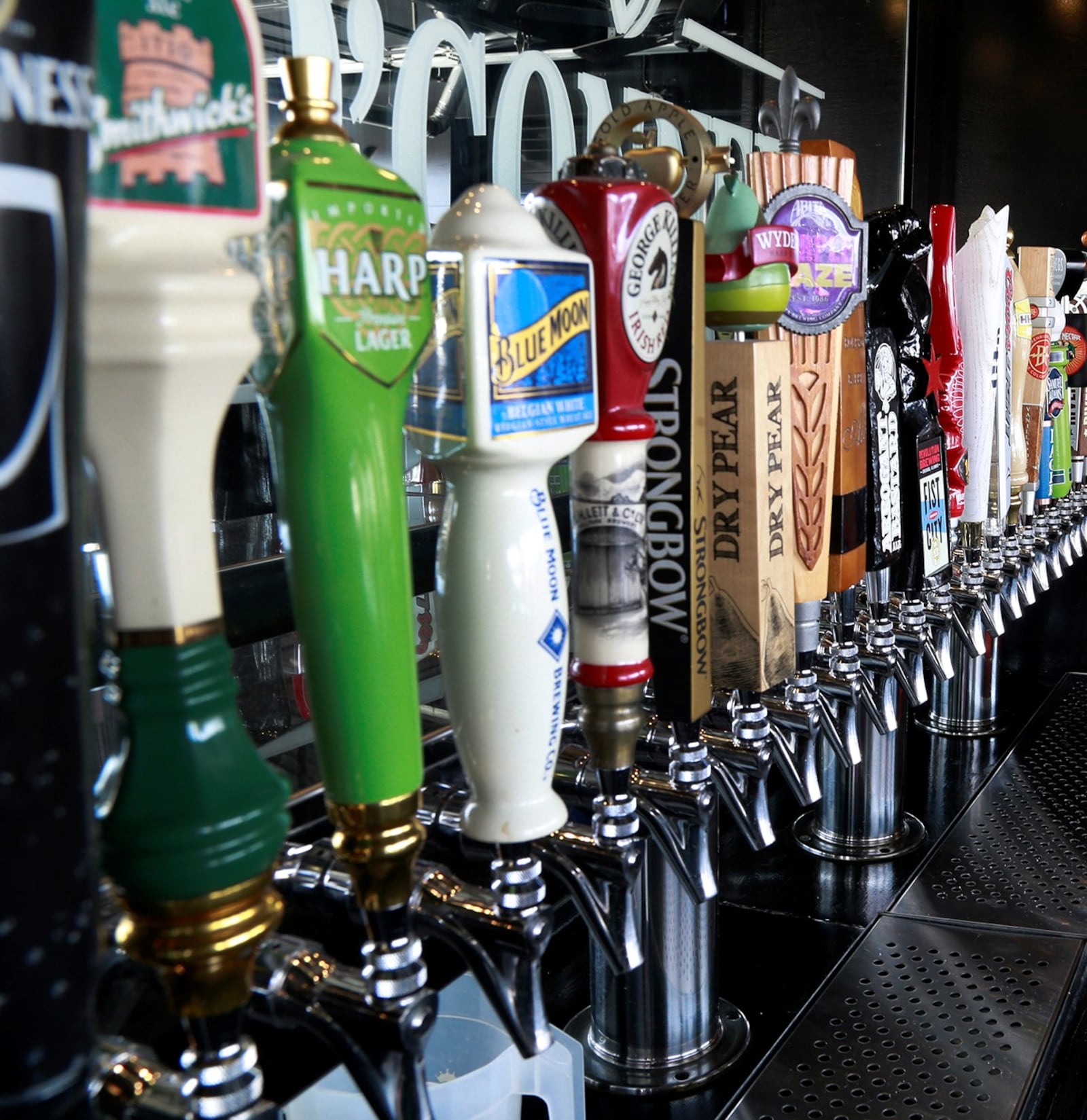 O’Conners has a large selection of domestic and import beers on tap as well as several kinds of craft beers. BILL LACKEY/STAFF