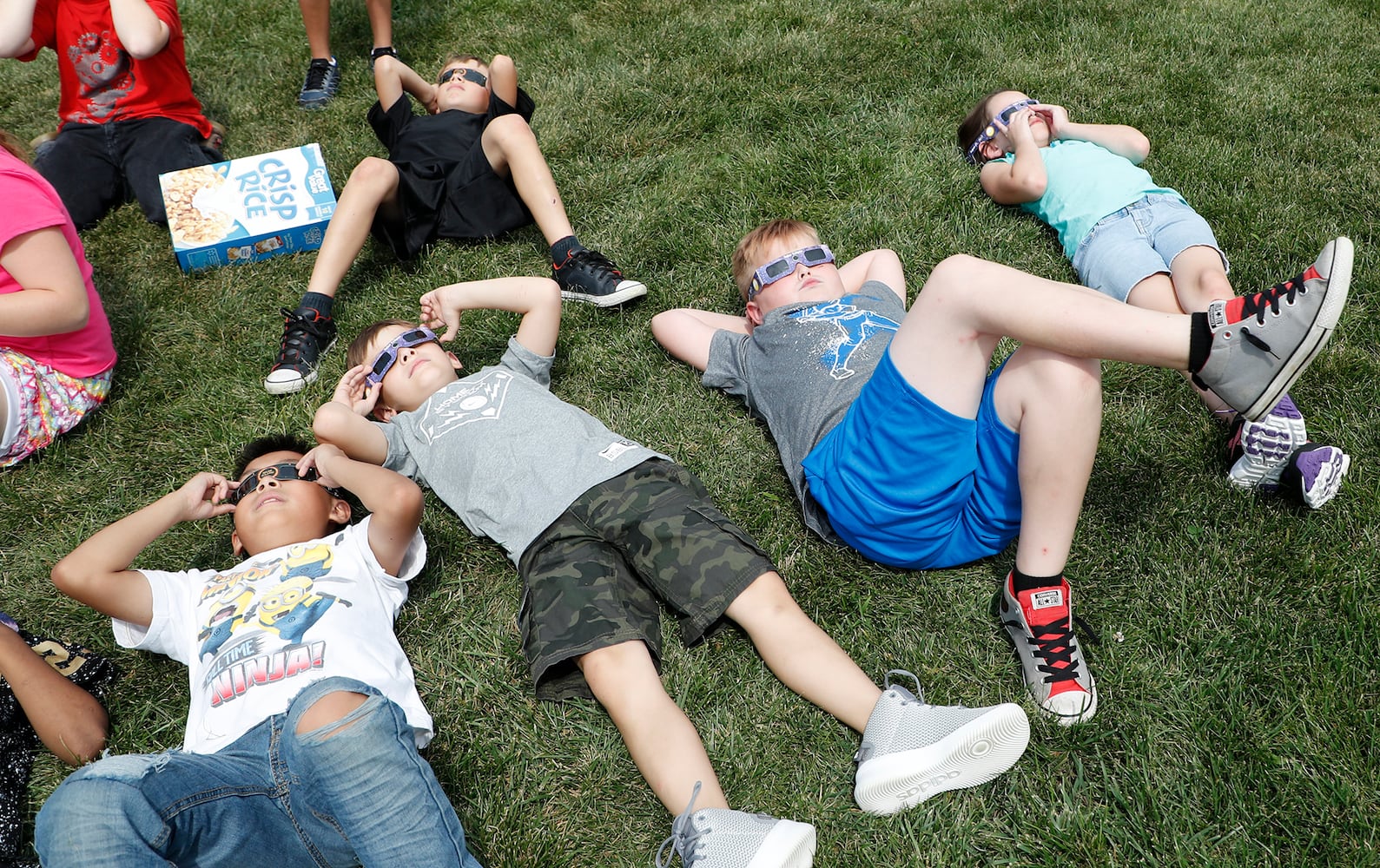 Springfield Students Watch Solar Eclipse