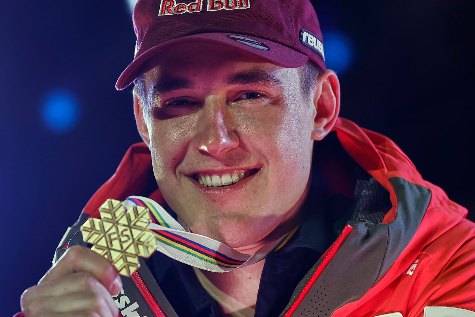 Switzerland's Franjo von Allmen shows his gold medal for a men's downhill race, at the Alpine Ski World Championships, in Saalbach-Hinterglemm, Austria, Sunday, Feb. 9, 2025. (AP Photo/Gabriele Facciotti)