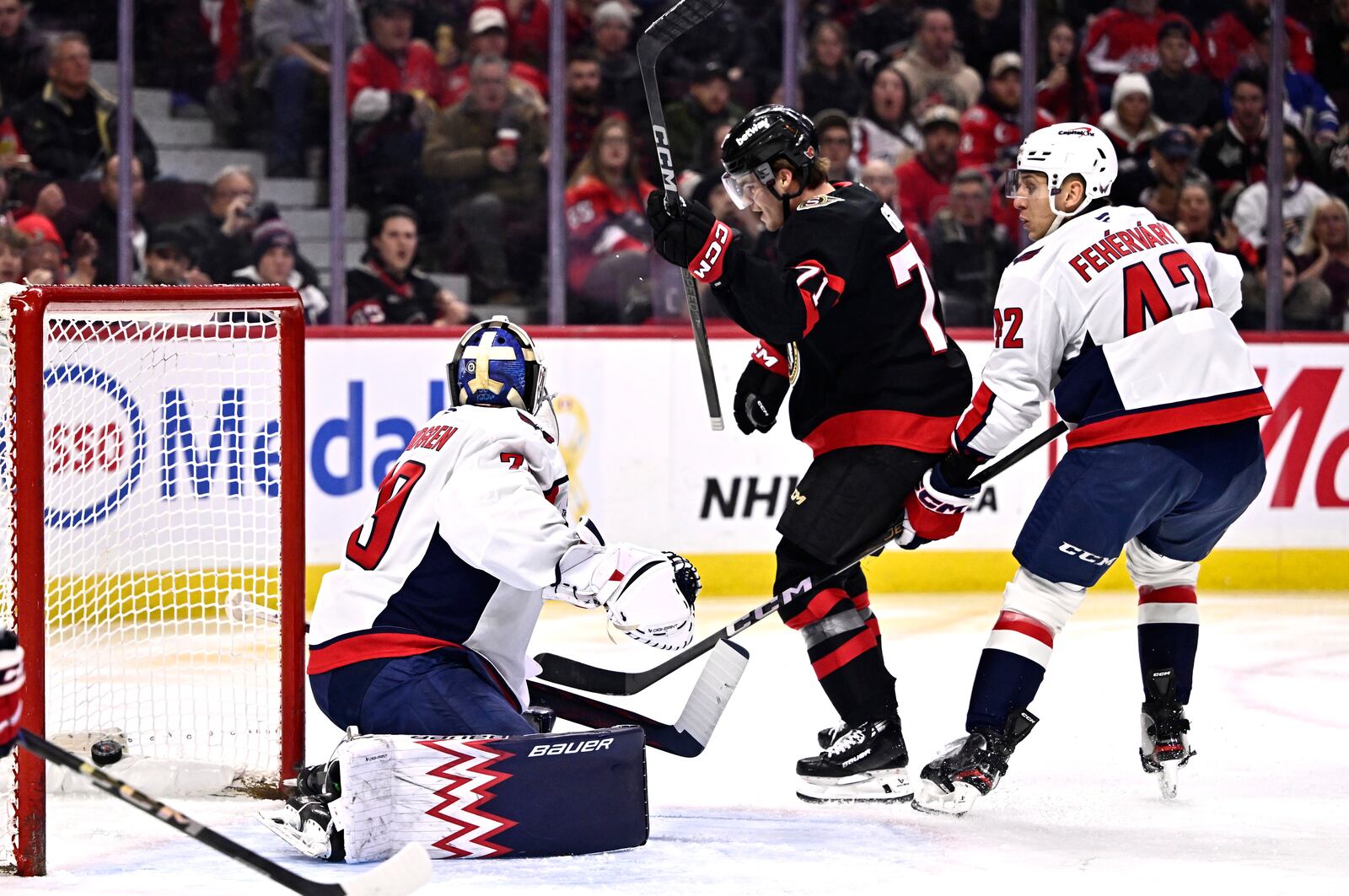 Ottawa Senators' Ridly Greig (71) scores on Washington Capitals goaltender Charlie Lindgren (79) during second period NHL hockey action in Ottawa, on Thursday, Jan. 30, 2025. (Justin Tang/The Canadian Press via AP)