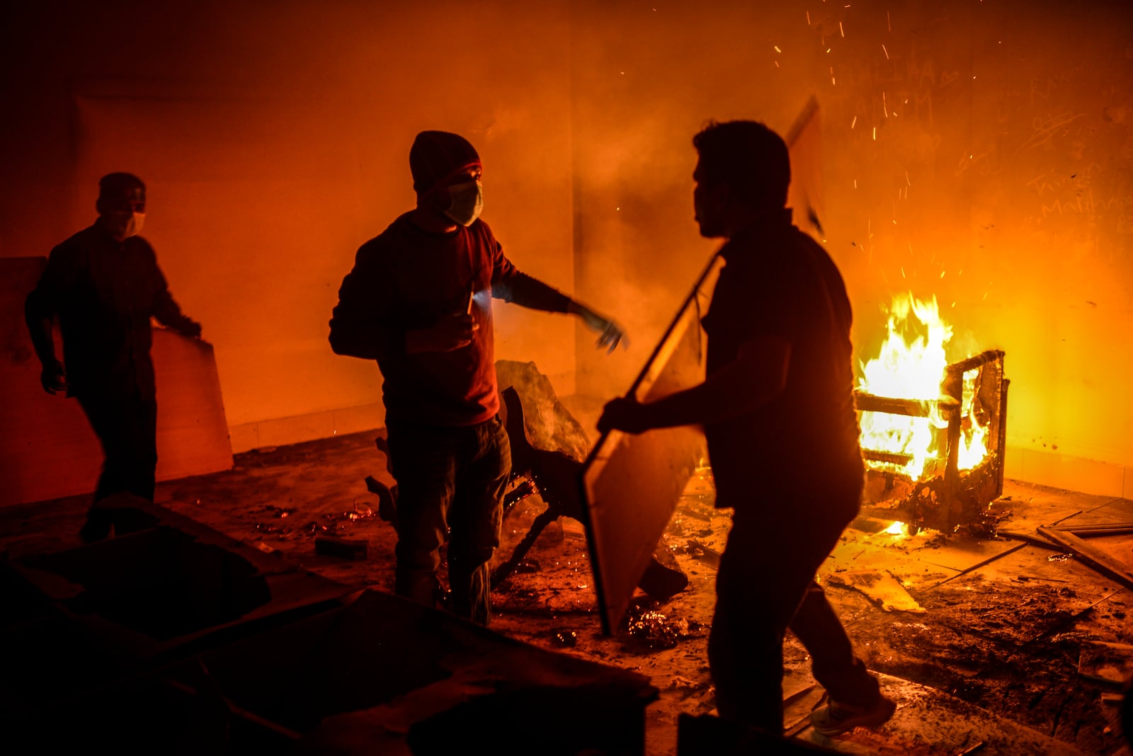 Protesters vandalize the residence of Sheikh Mujibur Rahman, Bangladesh's former leader and the father of the country's ousted Prime Minister Sheikh Hasina, at Dhanmondi, in Dhaka in Dhaka, Bangladesh, Wednesday, Feb. 5, 2025. (AP Photo/Mahmud Hossain Opu)