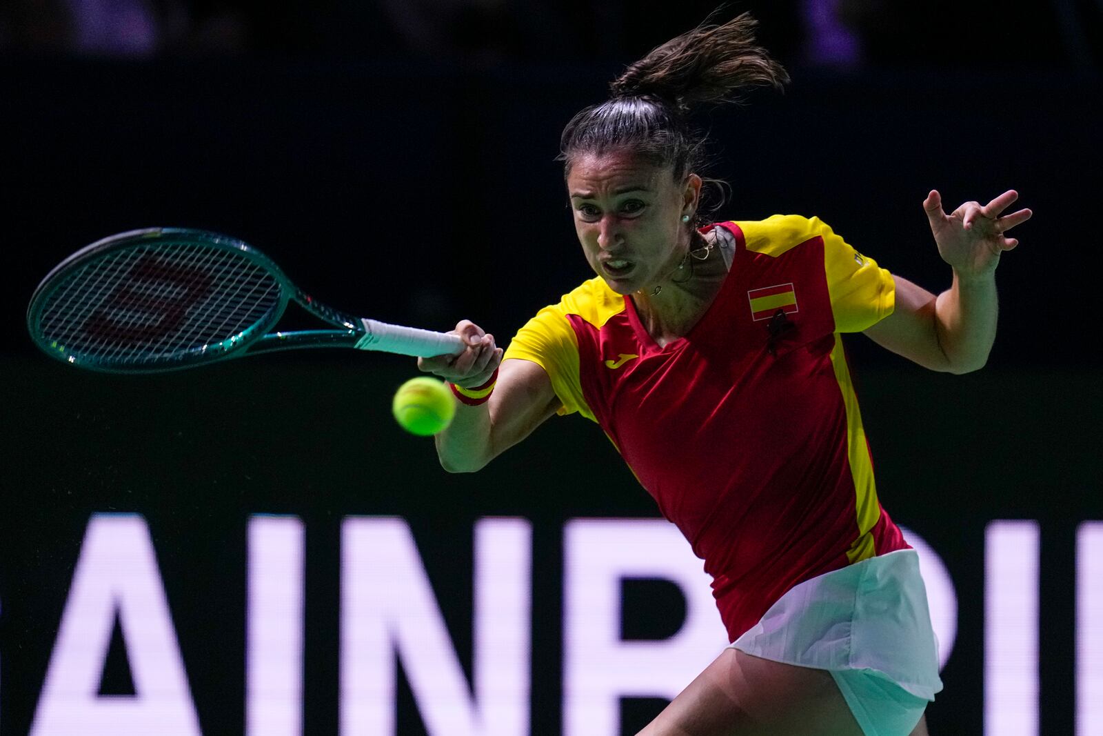 Spain's Sara Sorriber Tormo returns the ball against Poland's Magda Linette during the Billie Jean King Cup Finals, at the Martin Carpena Sports Hall, in Malaga, southern Spain, on Friday, Nov. 15, 2024. (AP Photo/Manu Fernandez)