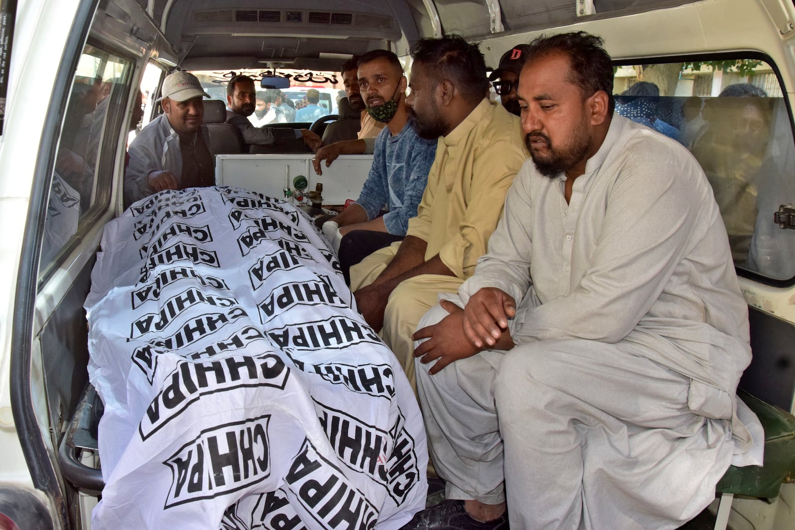 Relatives prepare to transport body of a victim of a bomb explosion at railway station, after receiving from a hospital, in Quetta, southwestern Pakistan, Saturday, Nov. 9, 2024. (AP Photo/Arshad Butt)