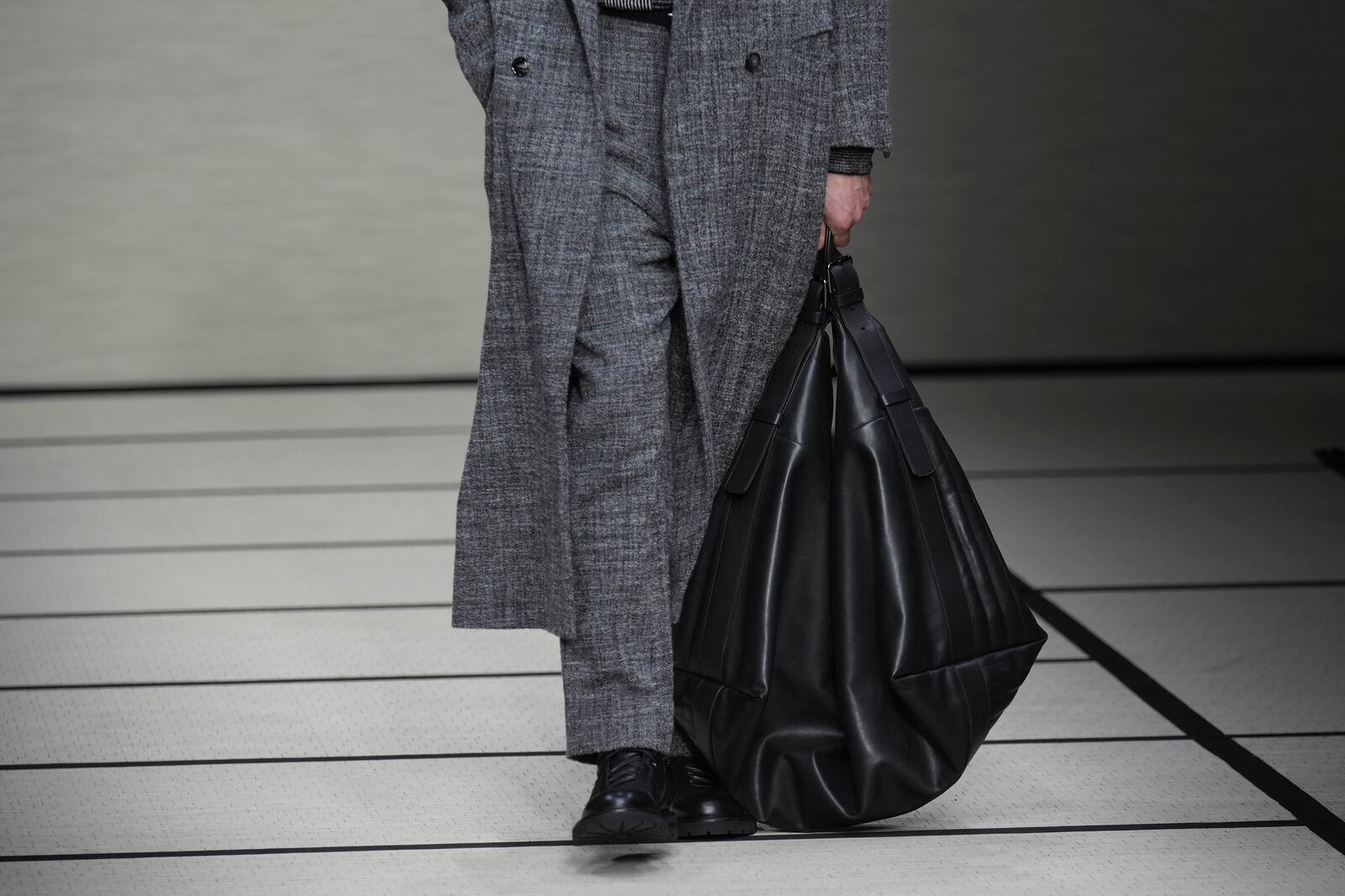 A model wears a creation part of the men's Giorgio Armani Fall-Winter 2025-2026 collection, that was presented in Milan, Italy, Monday, Jan. 20, 2025. (AP Photo/Antonio Calanni)