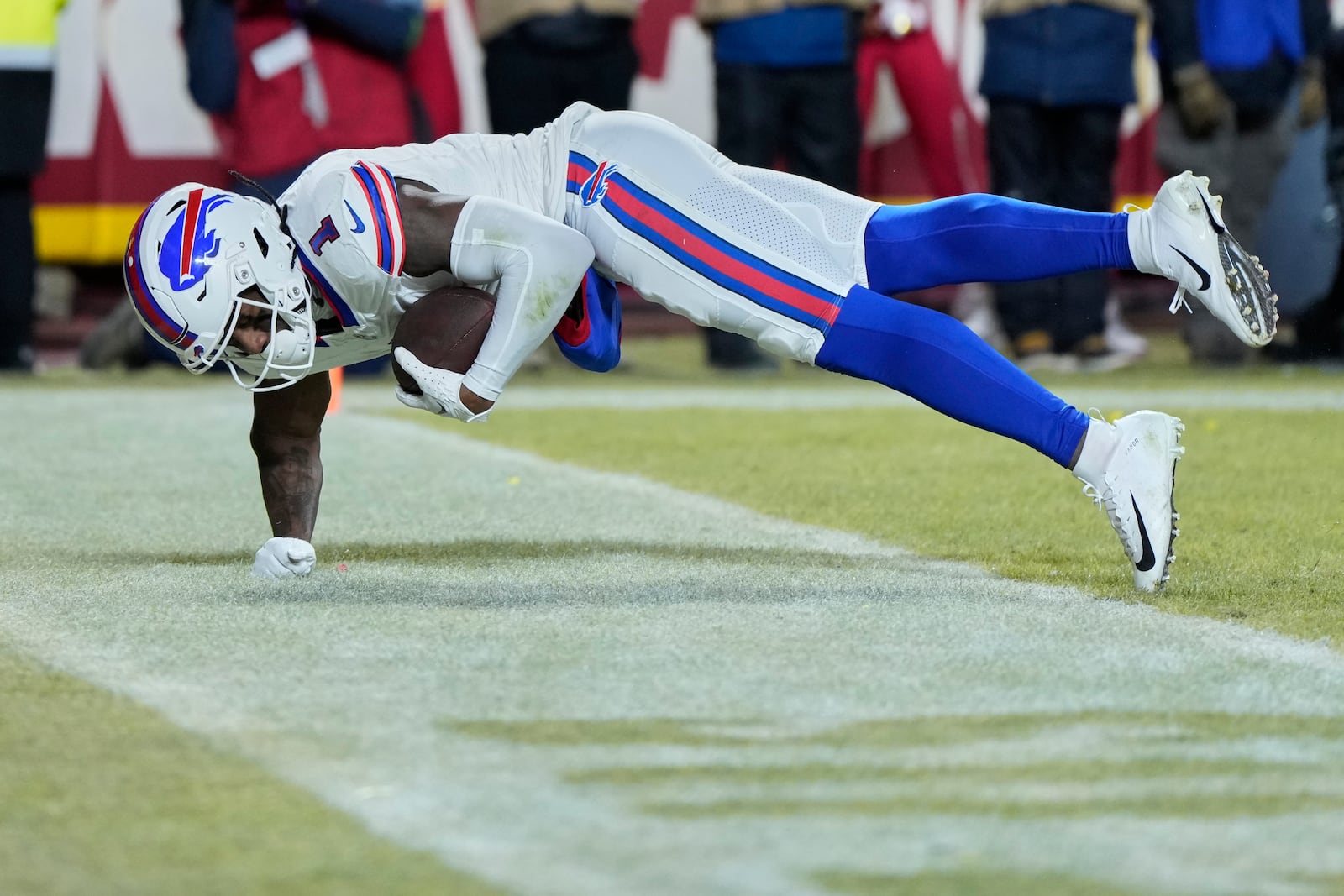 Buffalo Bills wide receiver Curtis Samuel catches a touchdown pass during the second half of the AFC Championship NFL football game against the Kansas City Chiefs, Sunday, Jan. 26, 2025, in Kansas City, Mo. (AP Photo/Ed Zurga)