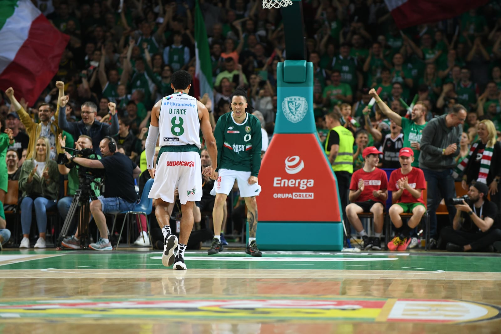 D'Mitrik Trice, front, and Travis Trice celebrate during a game with WKS Śląsk Wrocław in Poland in 2022. Photo courtesy of WKS Śląsk Wrocław