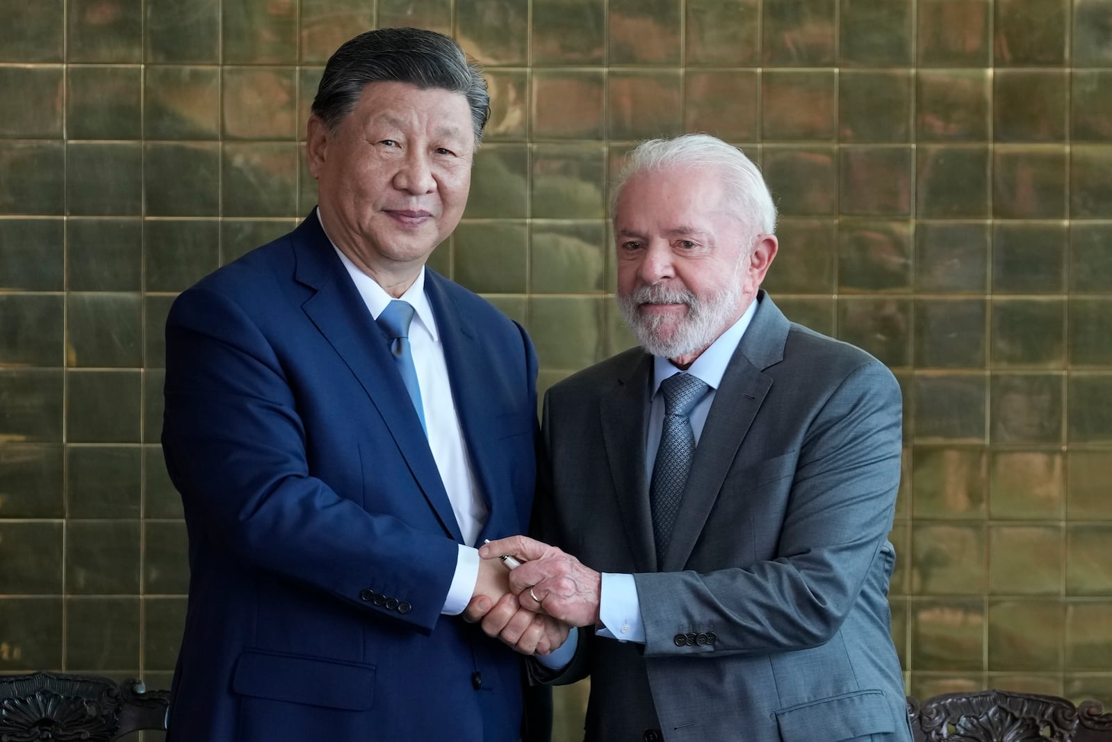 China's President Xi Jinping, left, and Brazil's President Luiz Inacio Lula da Silva, pose for photos after signing bi-lateral agreements at the Alvorada palace in Brasilia, Brazil, Wednesday, Nov. 20, 2024. (AP Photo/Eraldo Peres)